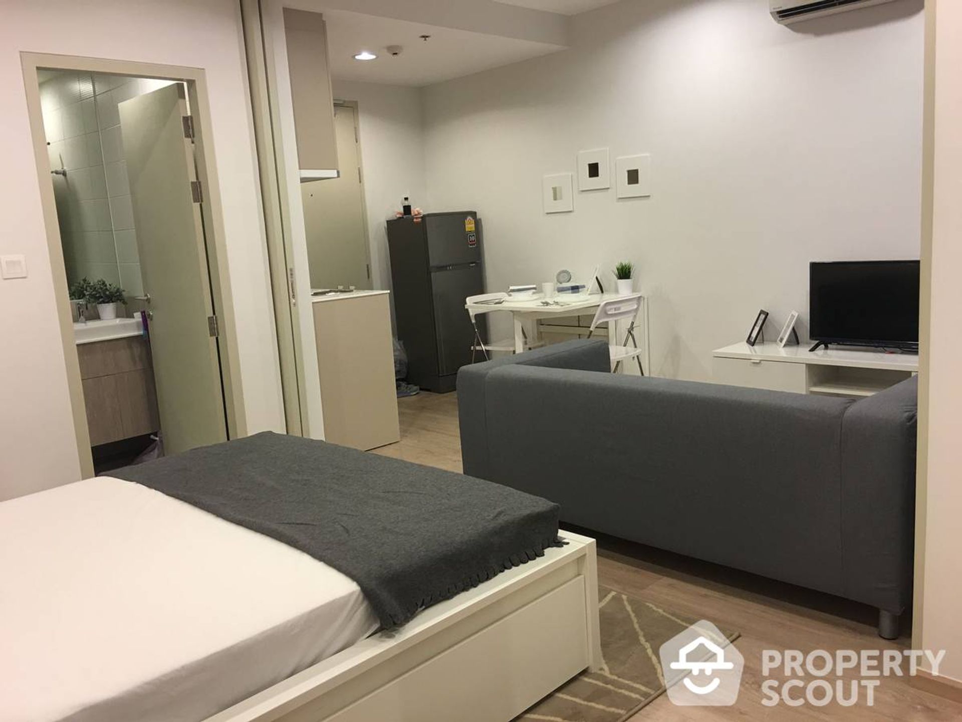 Condominium in Ratchathewi, Krung Thep Maha Nakhon 12807135