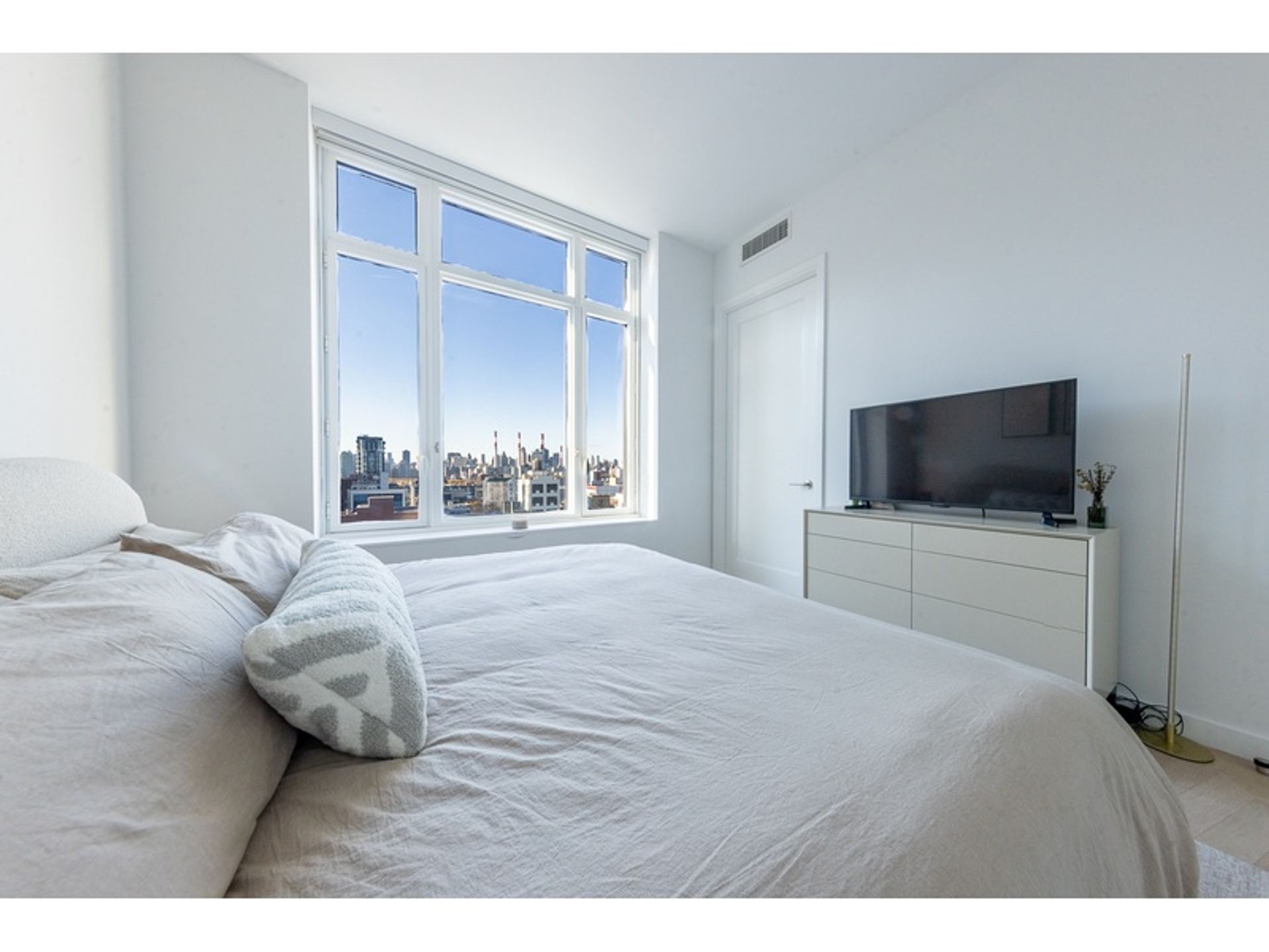 Condominium in , New York 12808942