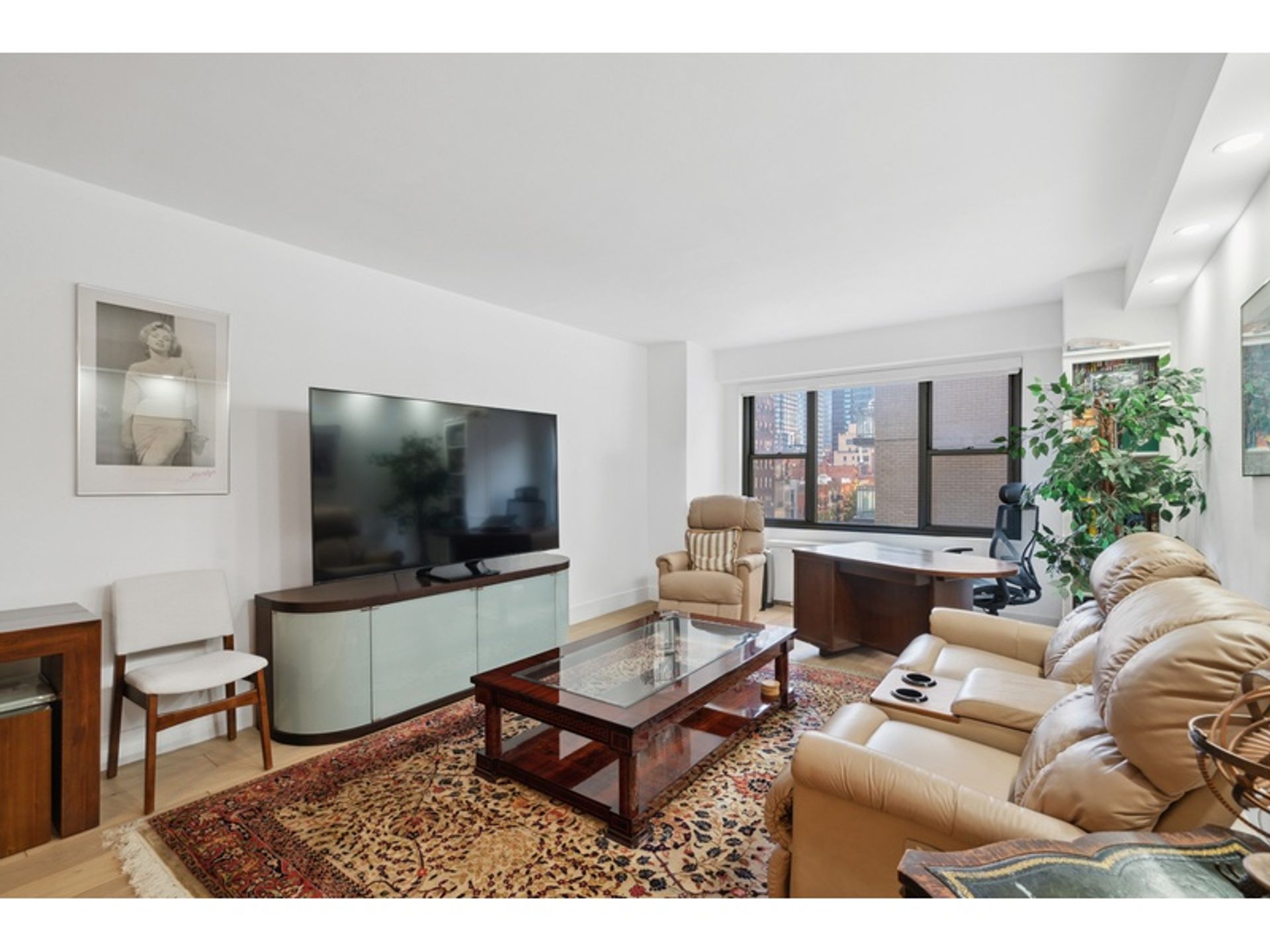 Condominium in Manhattan, New York 12808949