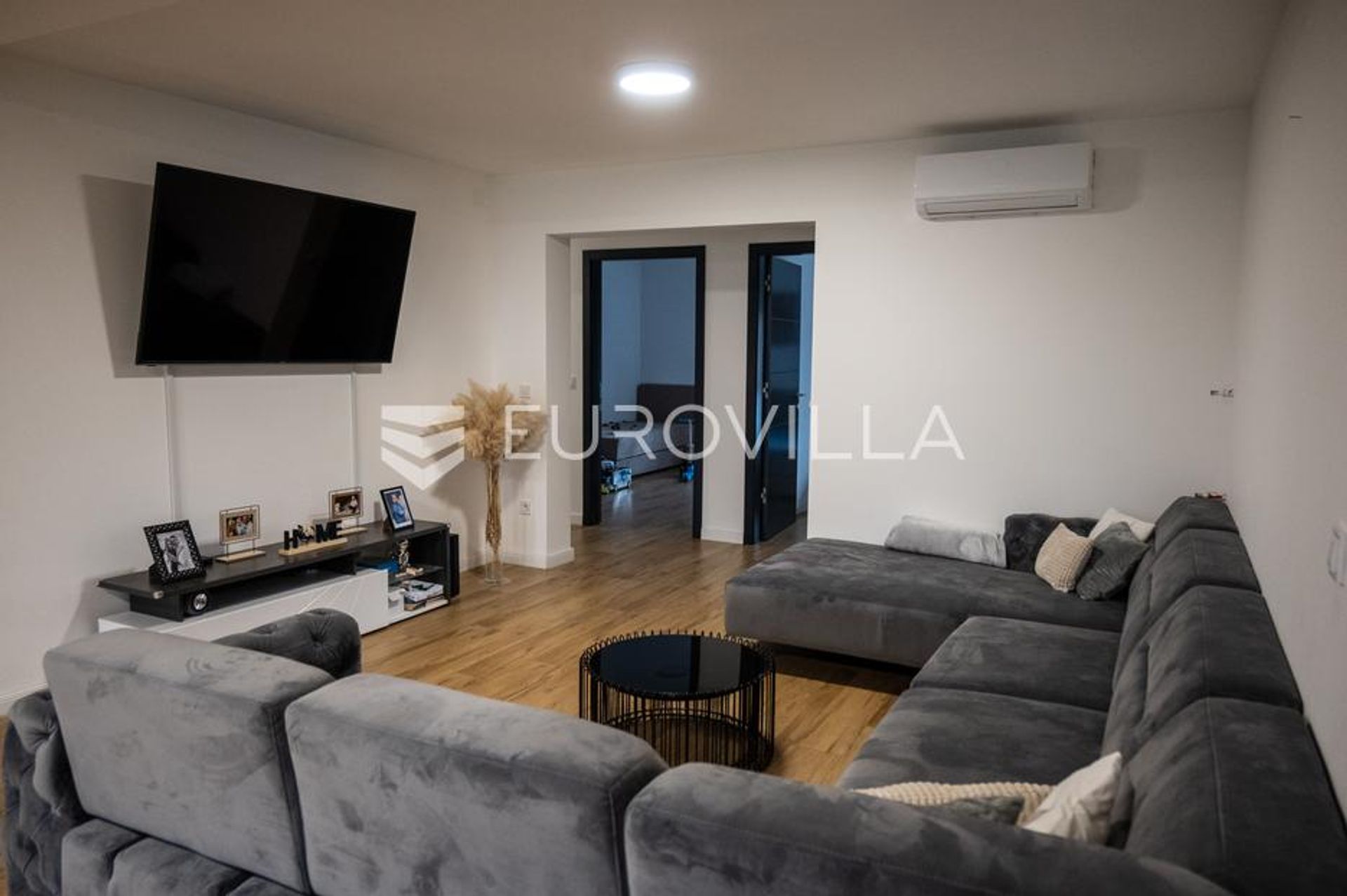 Condominium dans Osijek, Osjecko-Baranjska Zupanija 12809257