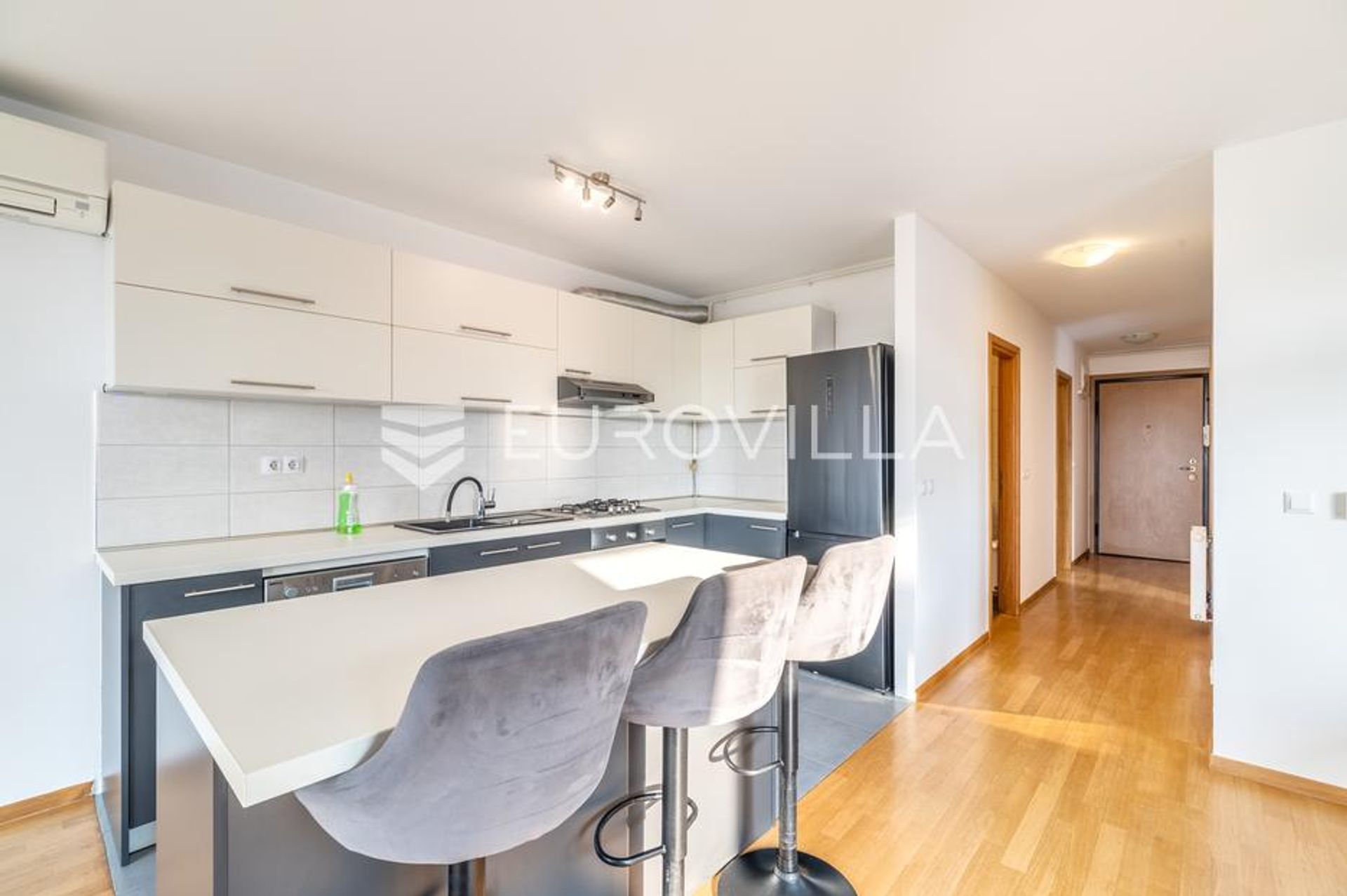 Condominium in Buzin, Zagreb, Grad 12809290