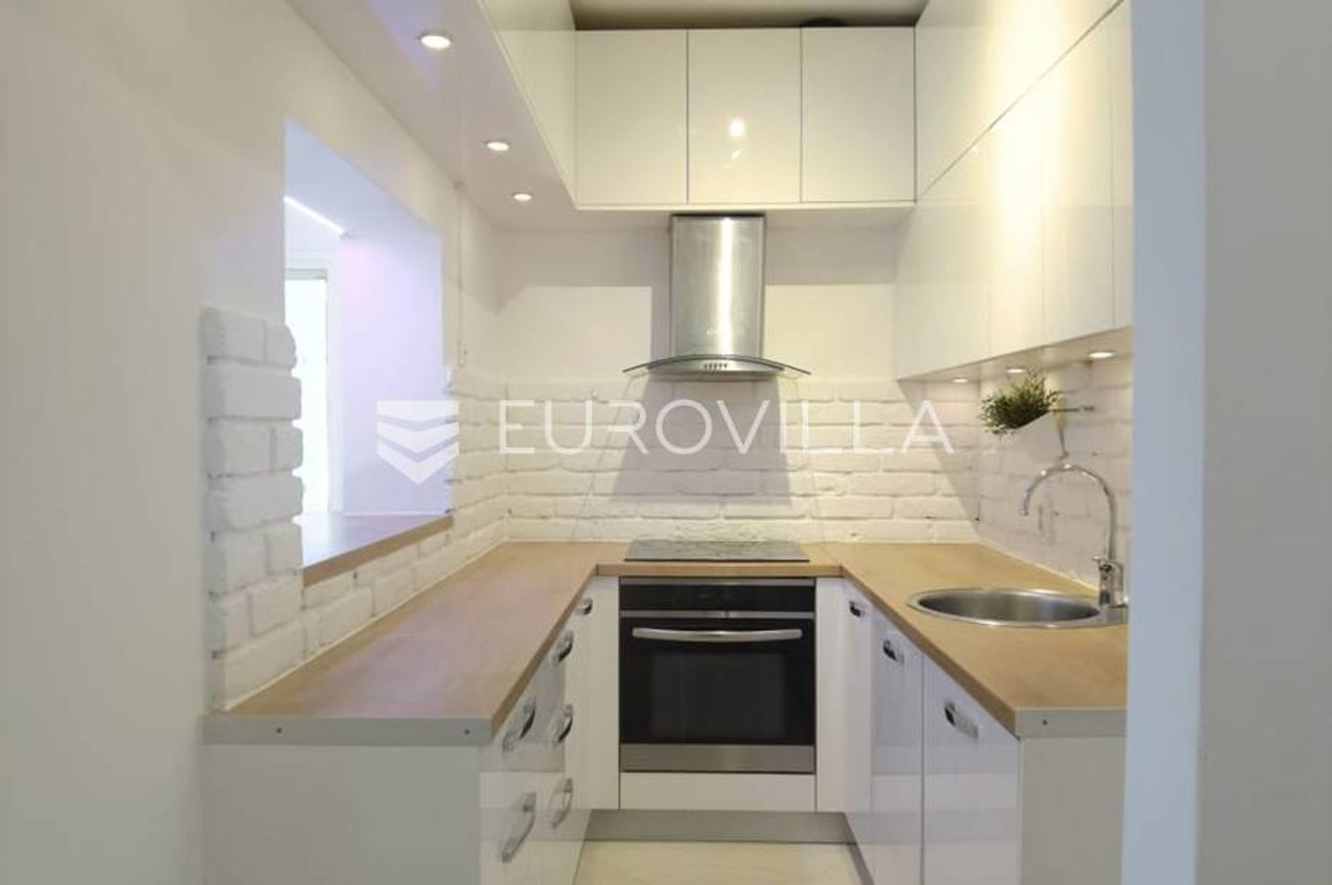 Condominium in Sesvete, Grad Zagreb 12809461