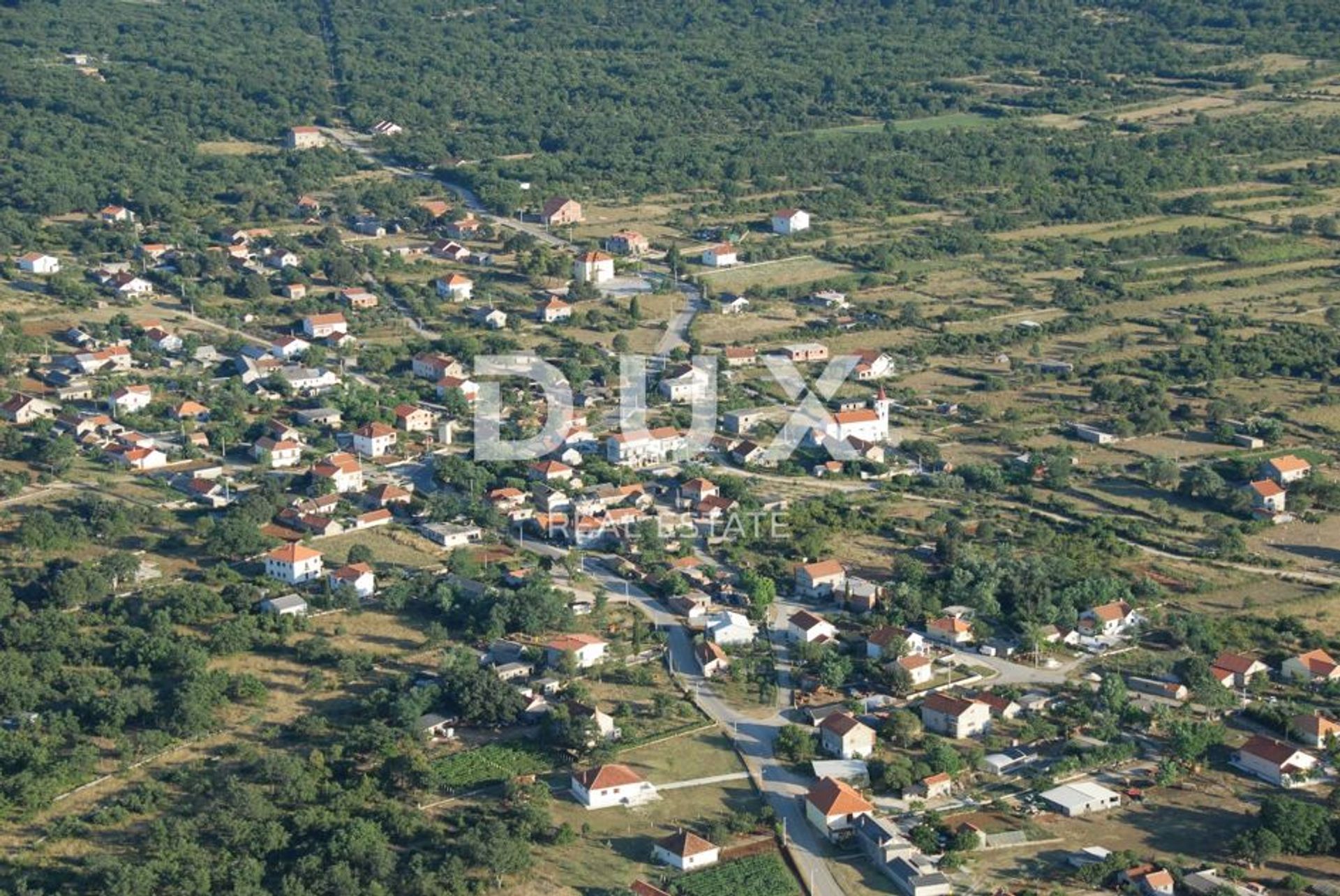 상업 에 Poljica, Vrsi, Zadar County 12810046