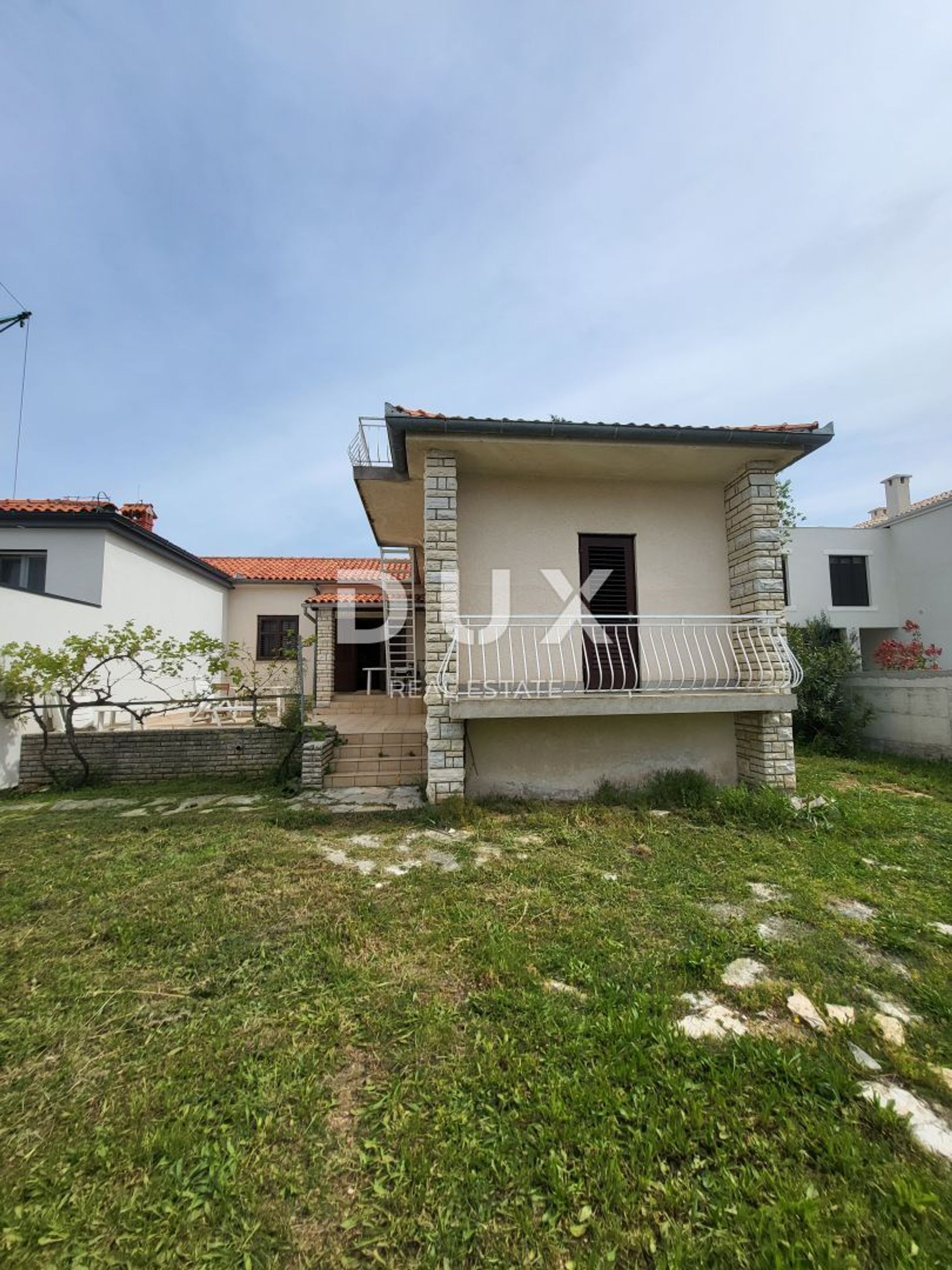 Land in Biograd na Moru, Zadar County 12810251