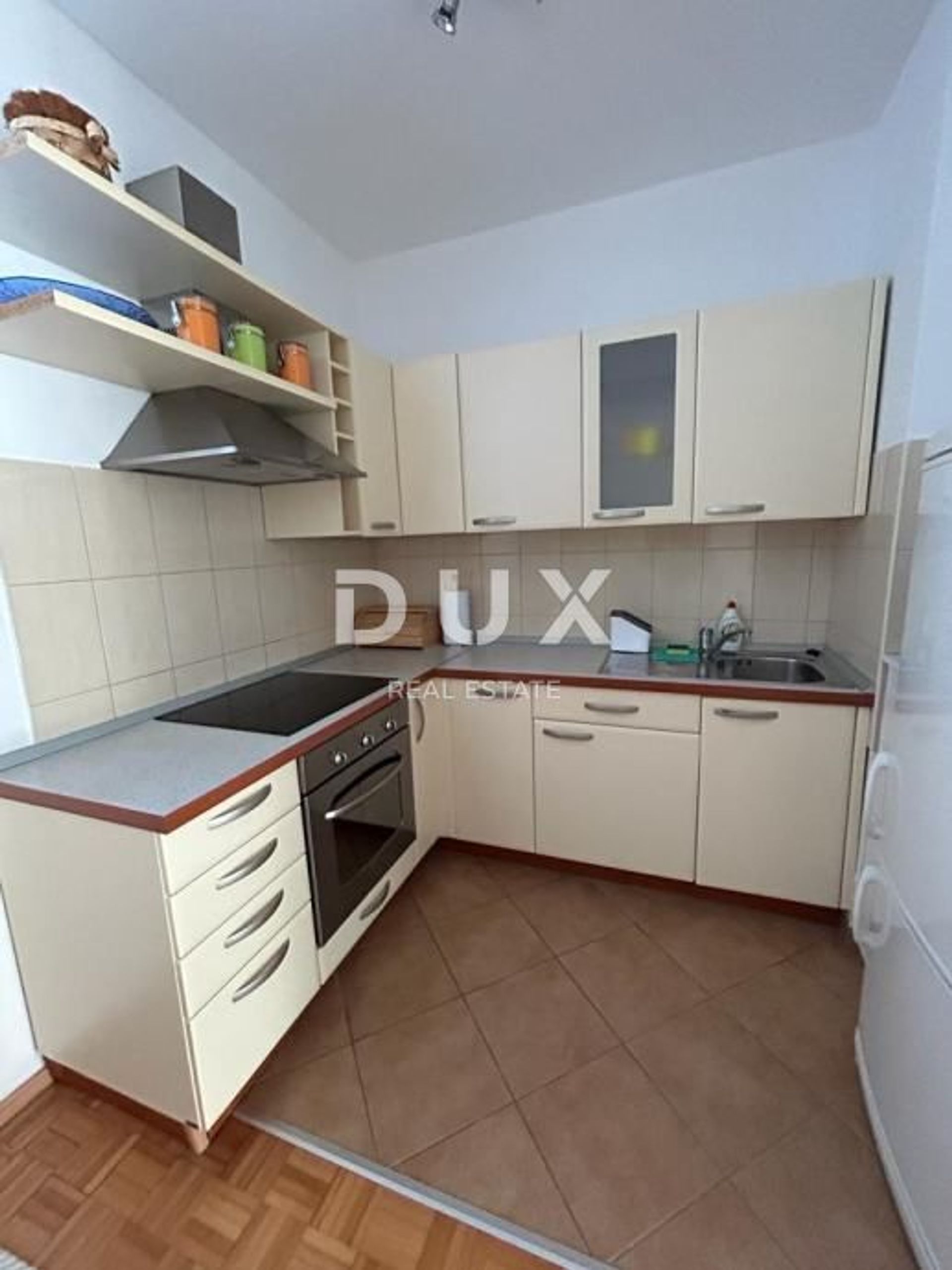 Condominium dans Biograd na Moru, Zadarska Zupanija 12810361