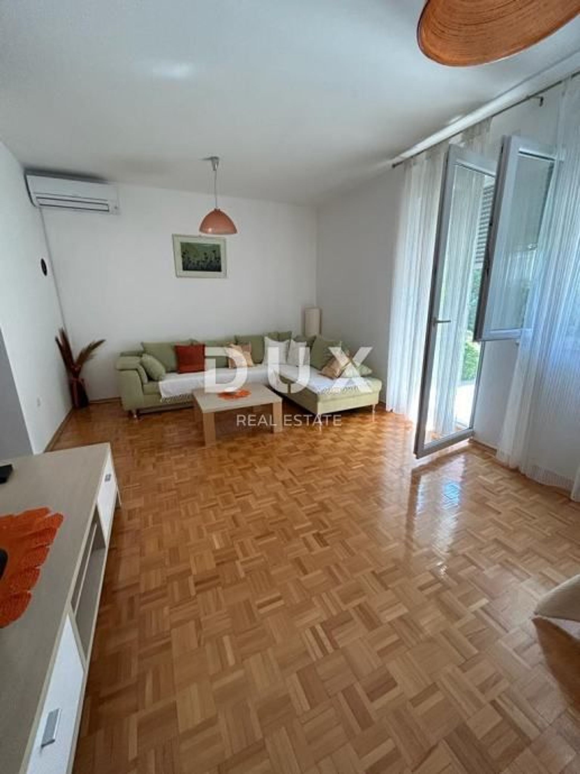 Condominium dans Biograd na Moru, Zadarska Zupanija 12810361