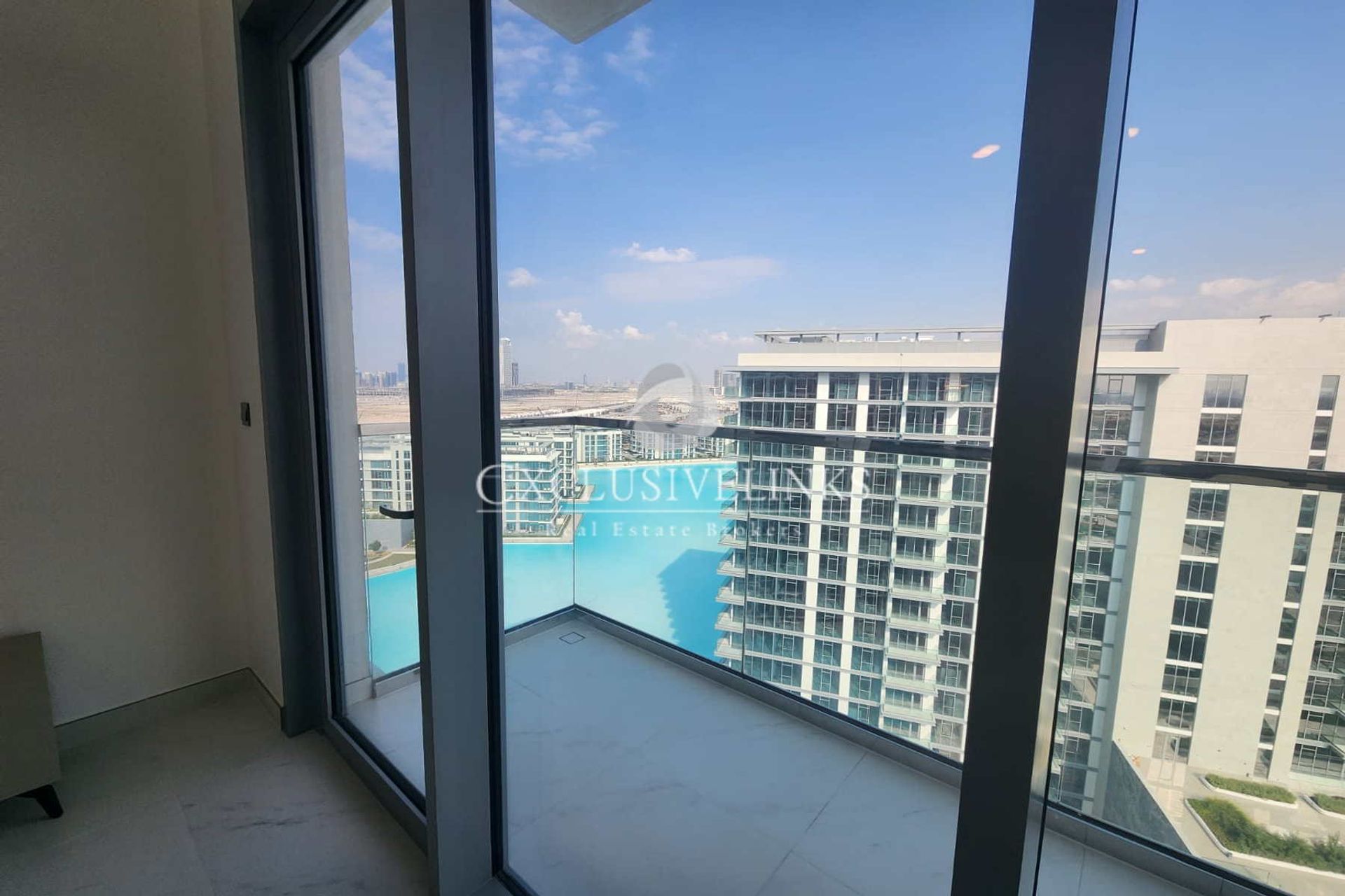 Condominium in Dubai, Dubai 12810504