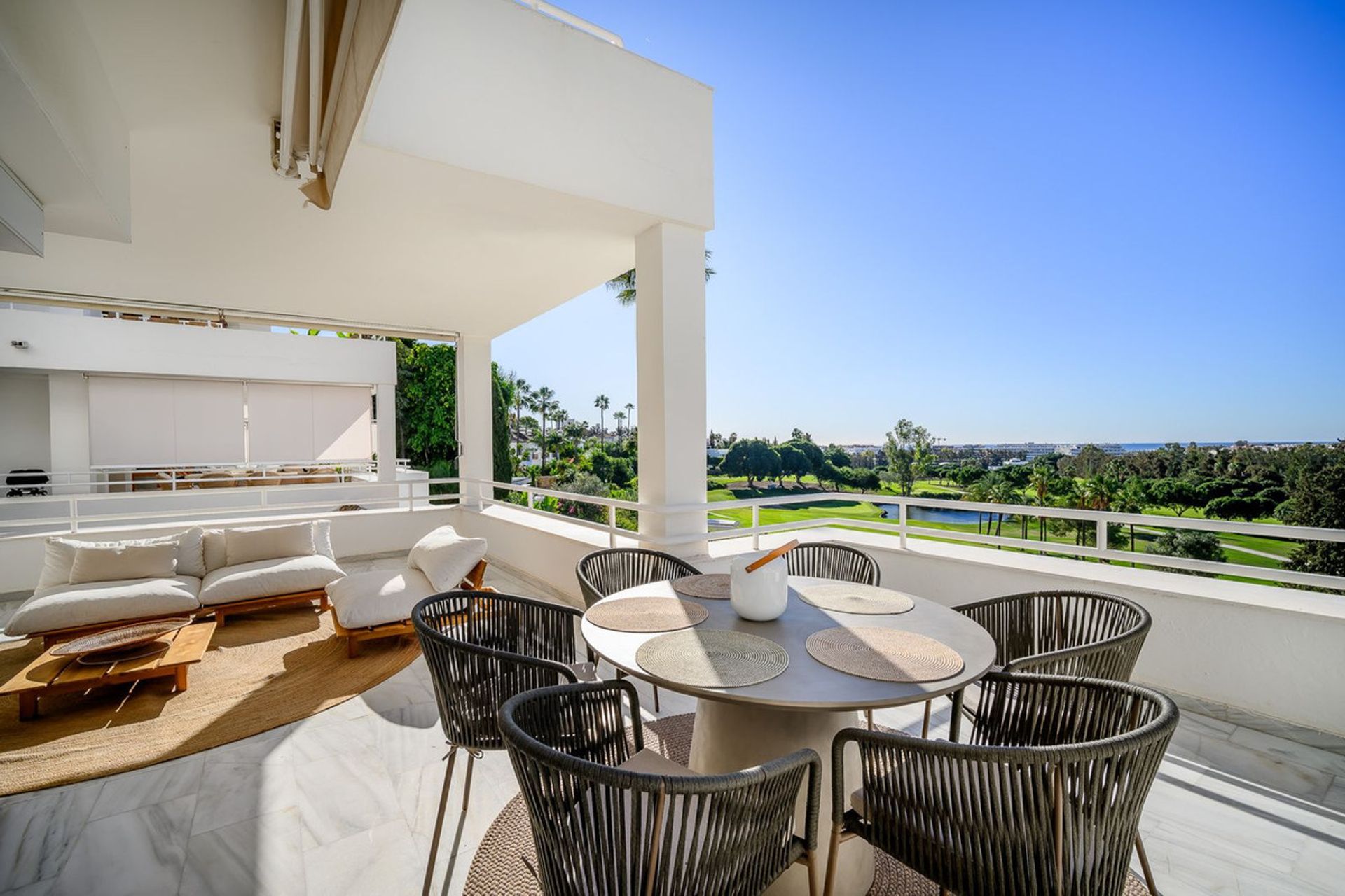 Condominium in Marbella, Andalucía 12811002