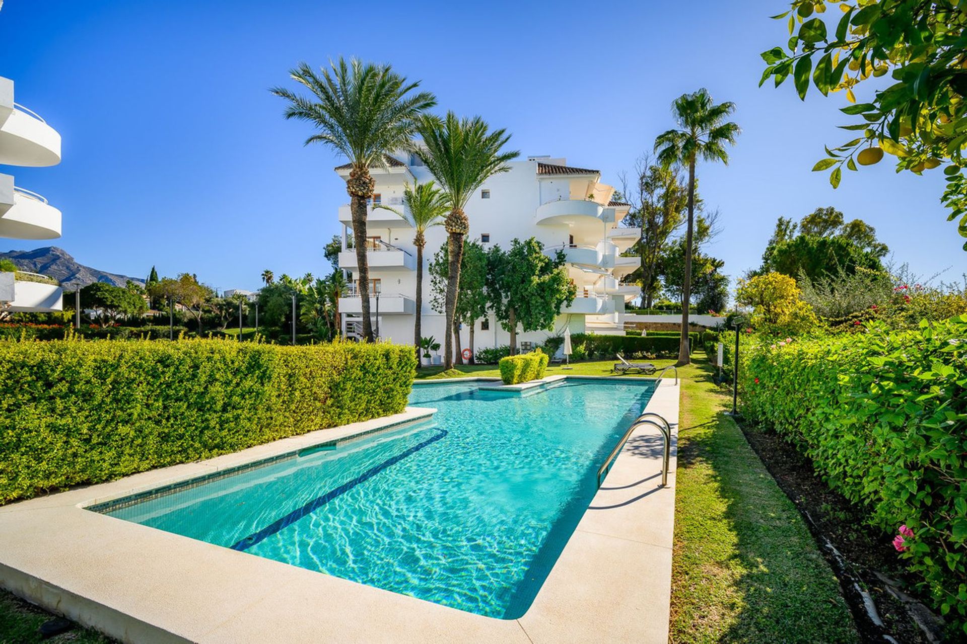 Condominium in Marbella, Andalucía 12811002