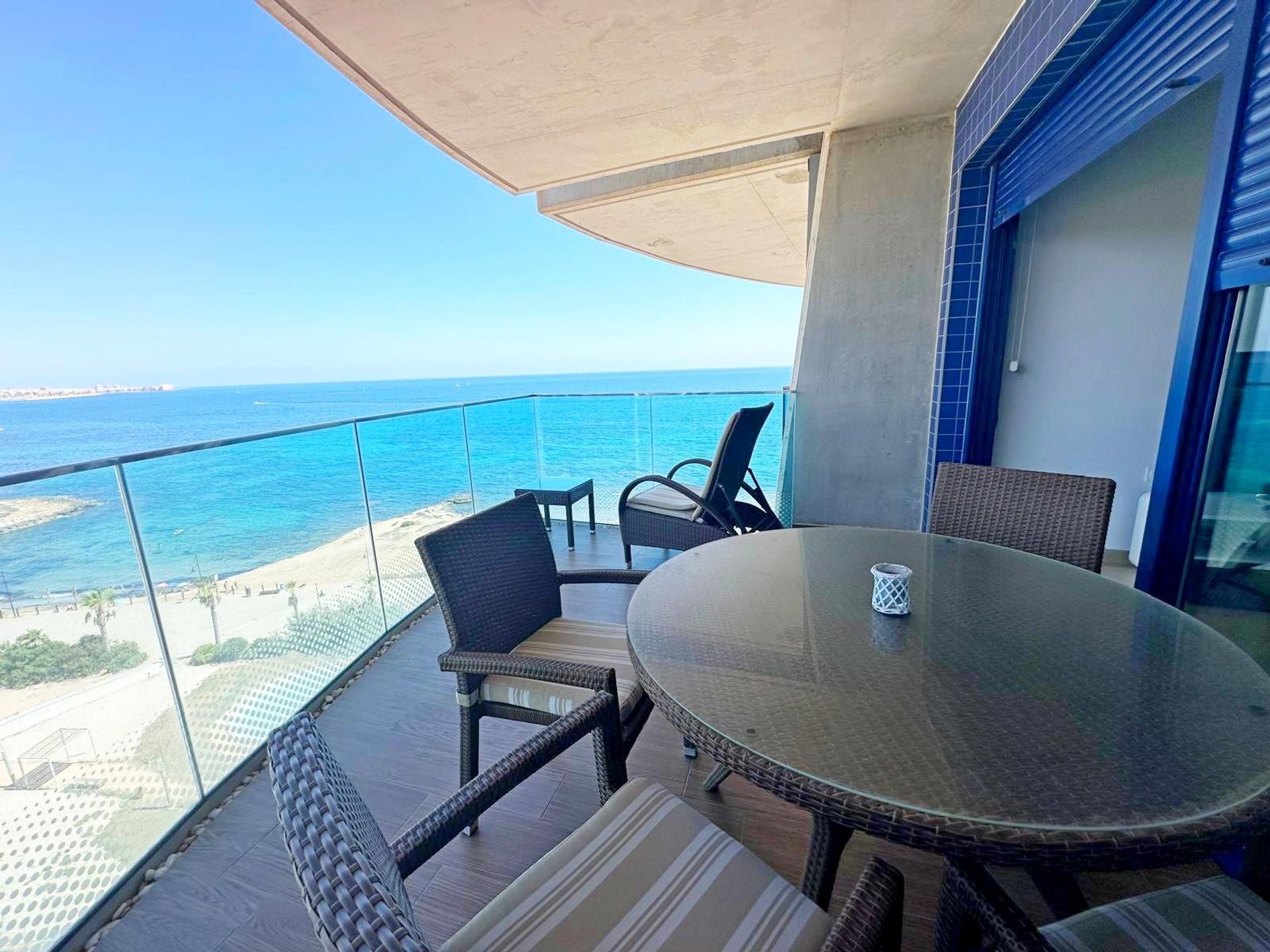 Condominium dans Punta Prima, Comunidad Valenciana 12811595