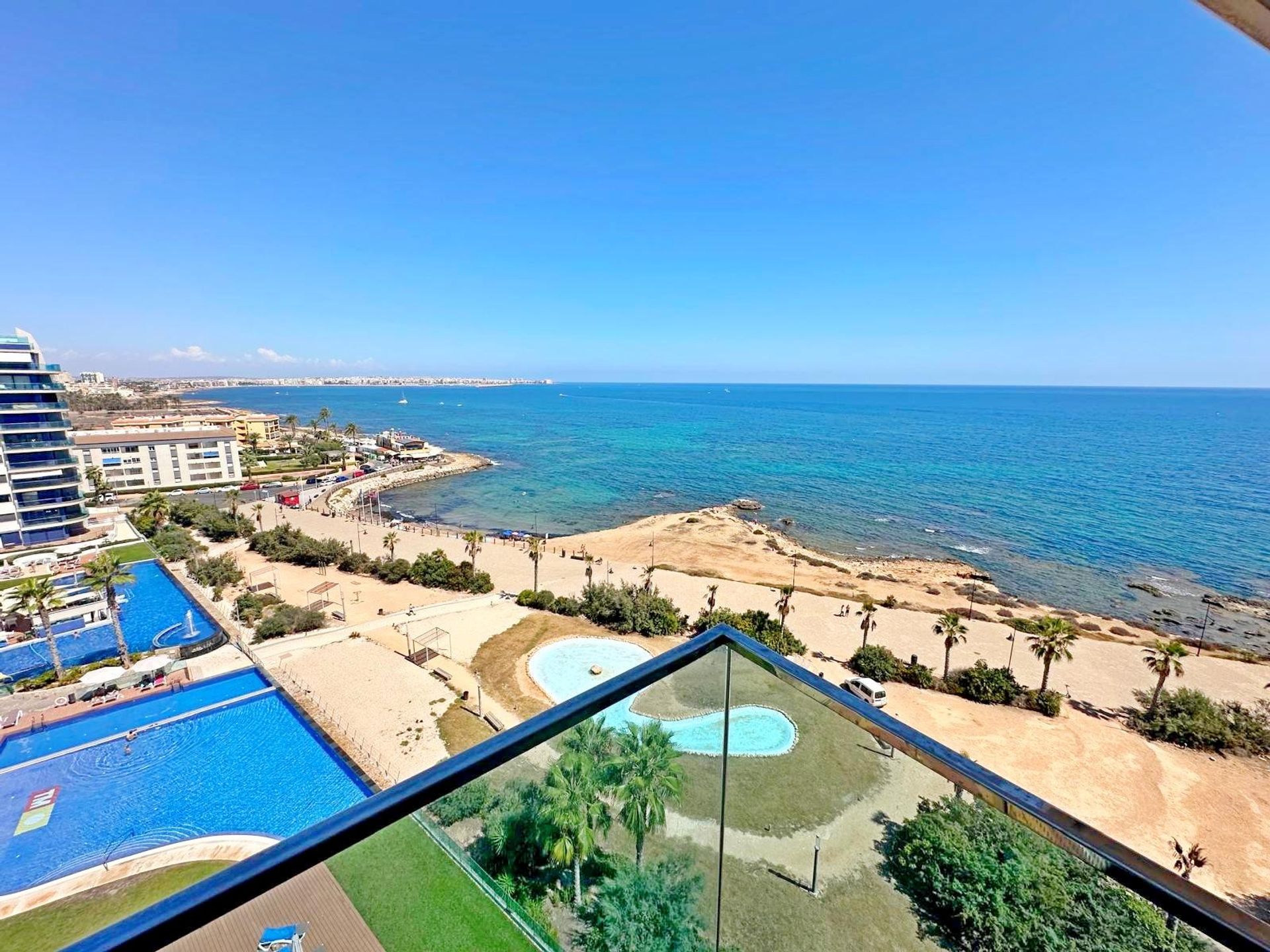 Condominium dans Punta Prima, Comunidad Valenciana 12811595