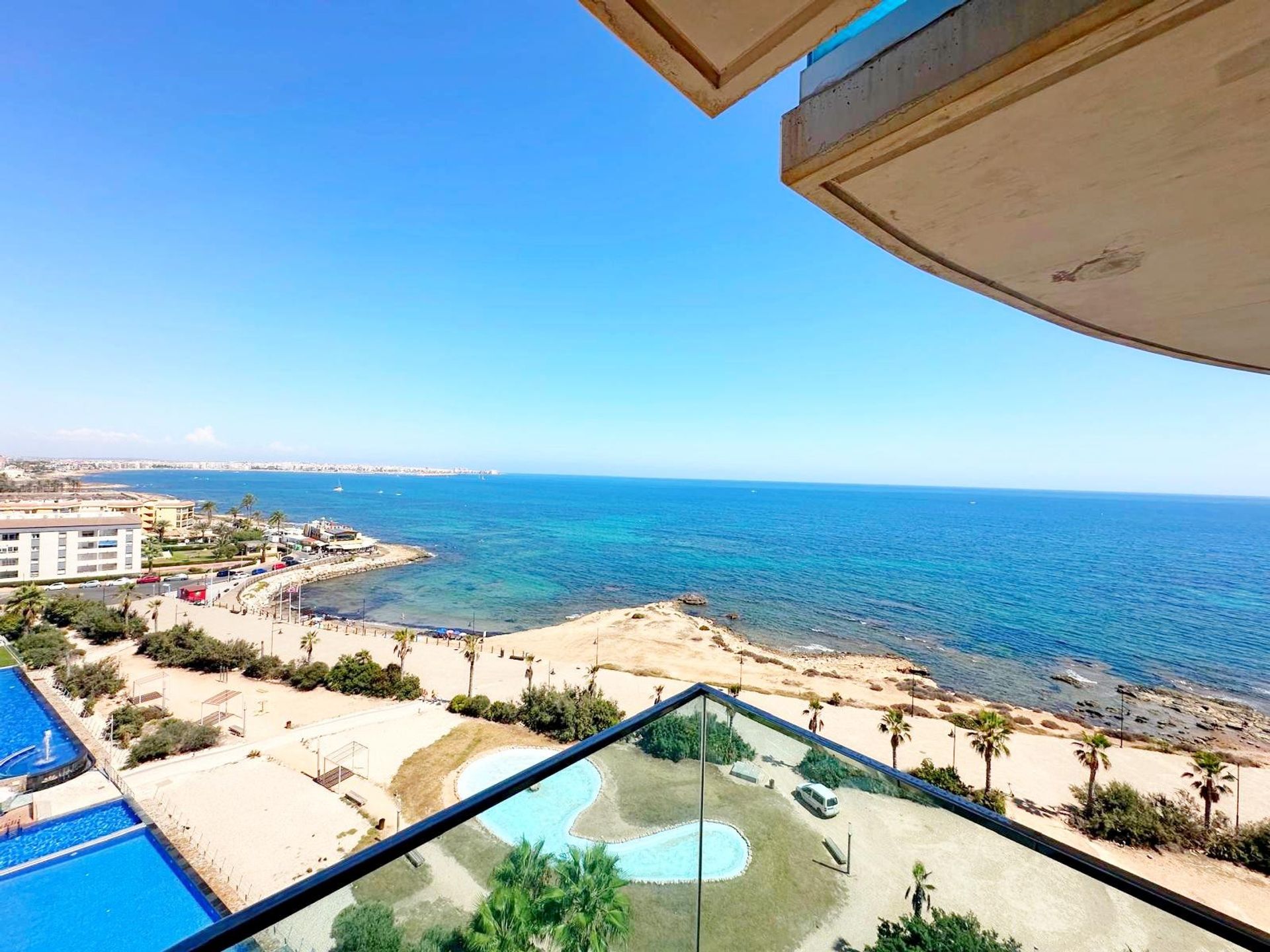 Condominium dans Punta Prima, Comunidad Valenciana 12811595