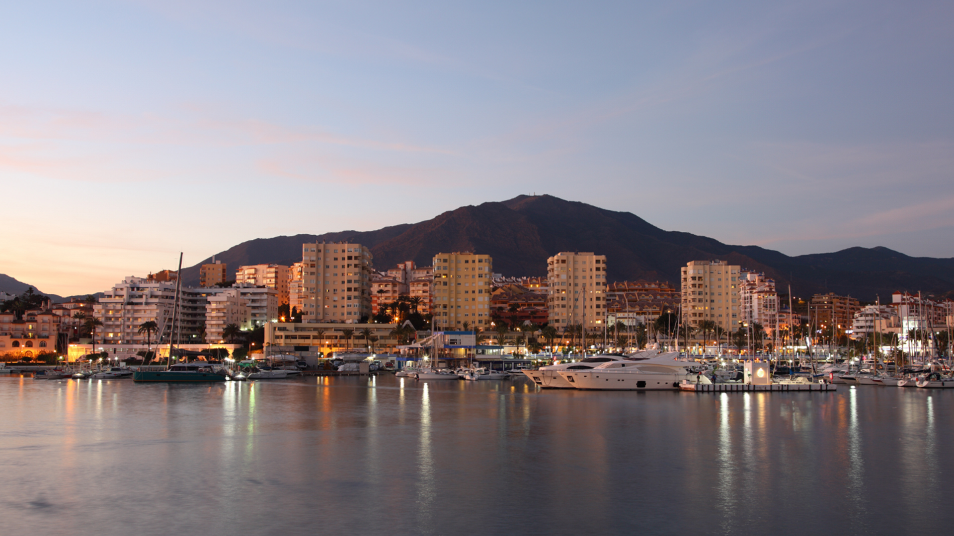 Ejerlejlighed i Estepona, Andalucía 12812289