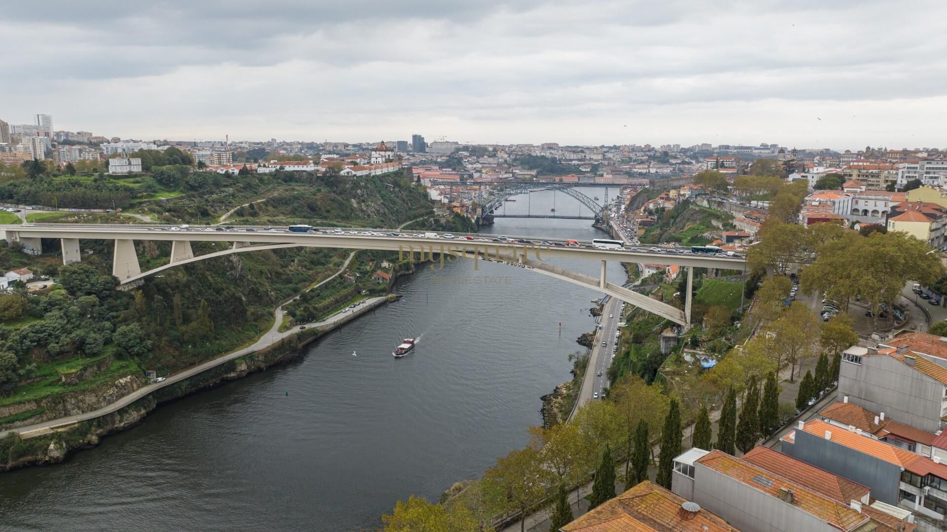 loger dans Porto, Porto District 12813084