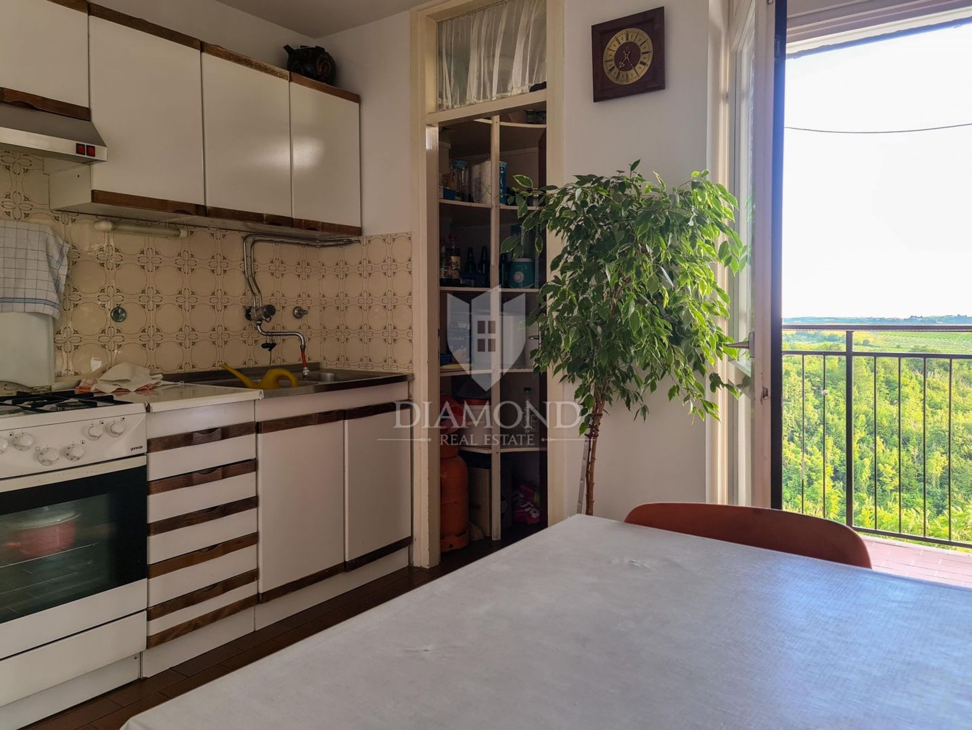 Condominium dans Buje, Istria County 12813261