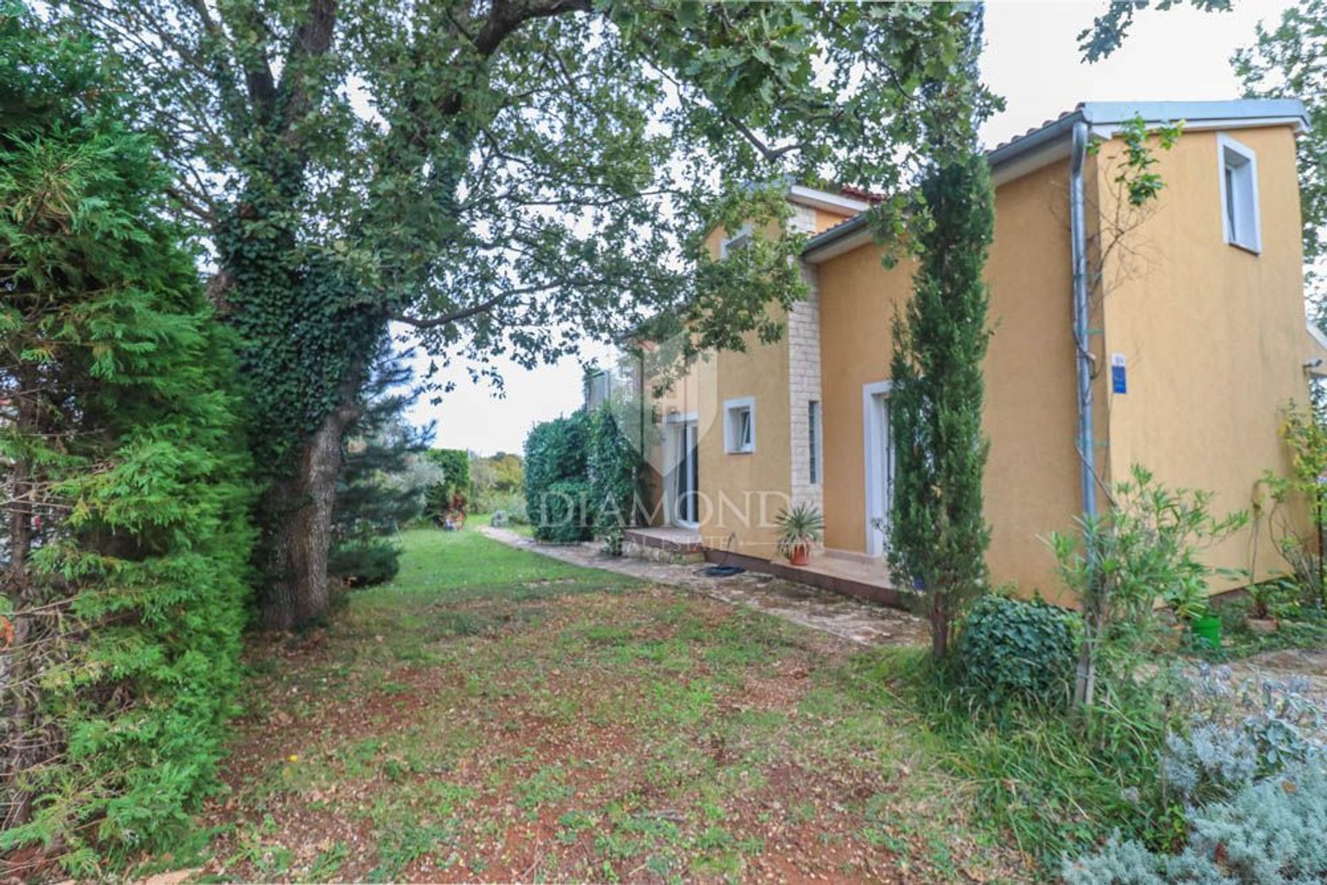 House in Valtura, Istria County 12813320