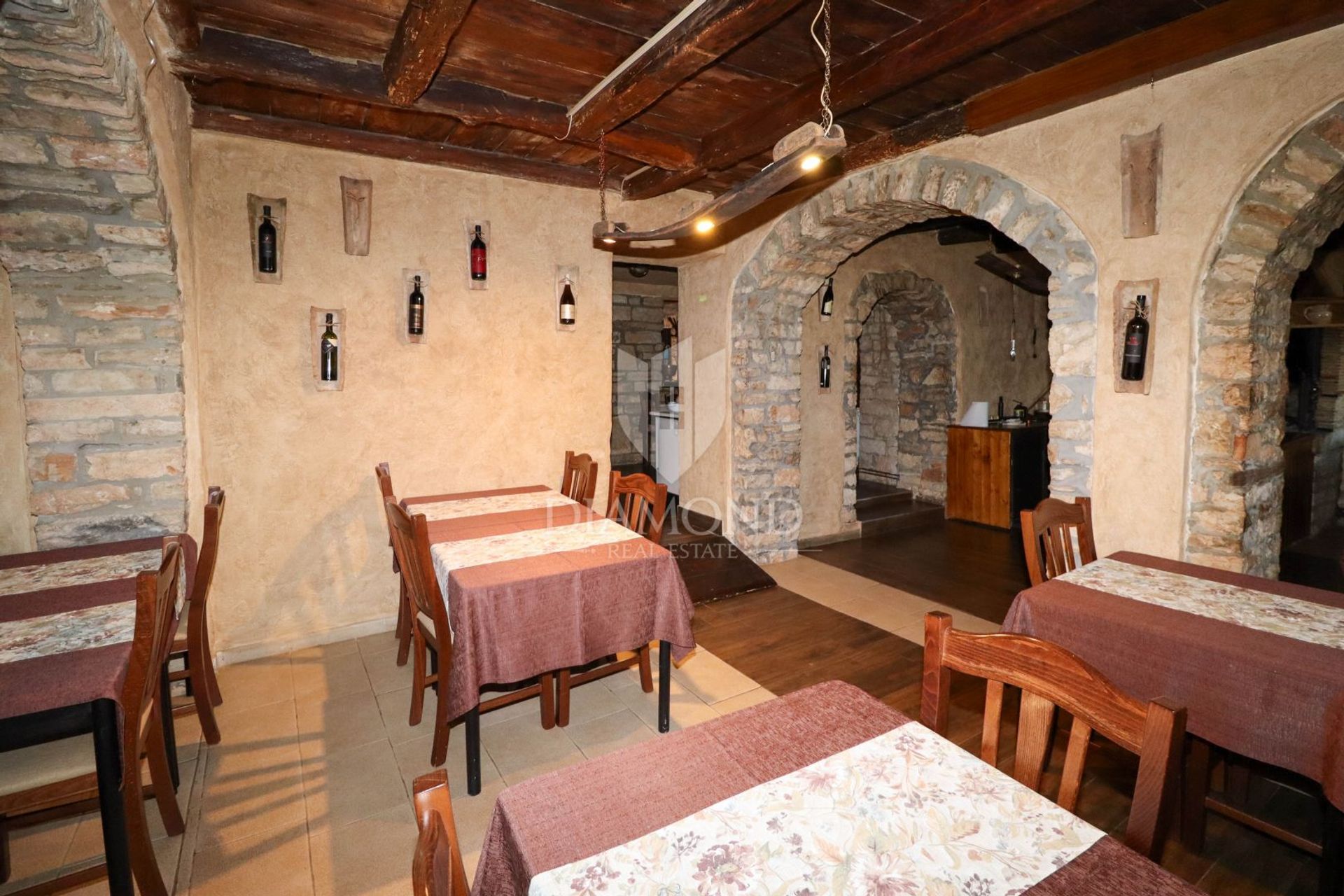 Bureau dans Momjan, Istria County 12813322