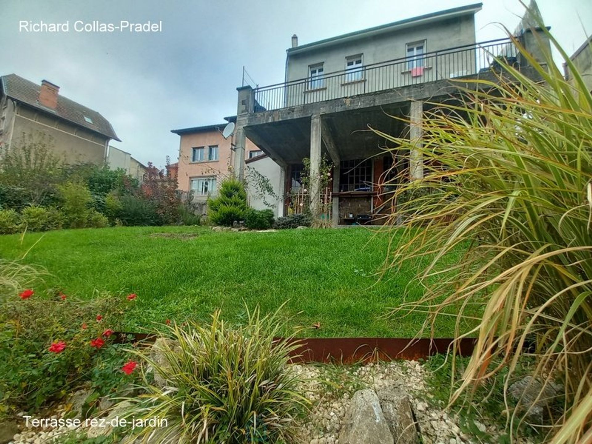 Casa nel Saint-Rémy-sur-Durolle, Auvergne-Rhône-Alpes 12813727