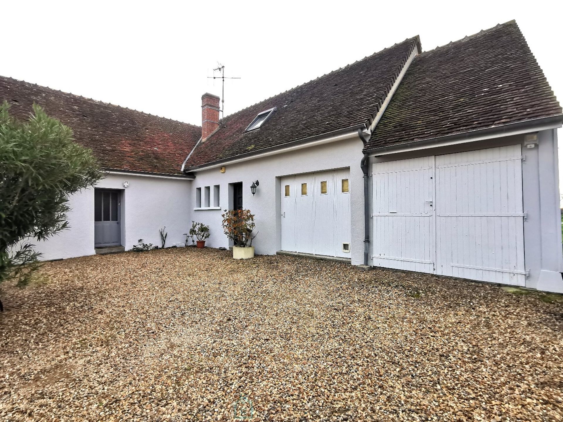 casa en Chargé, Centre-Val de Loire 12813827