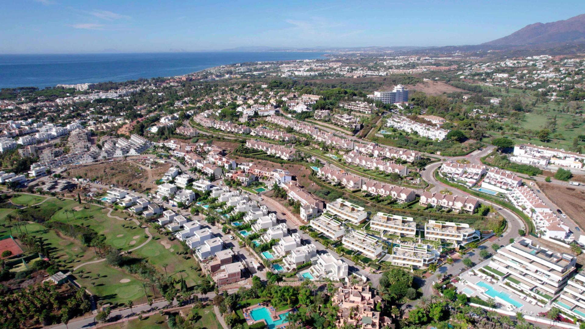 Plusieurs maisons dans Estepona, Andalusia 12814359