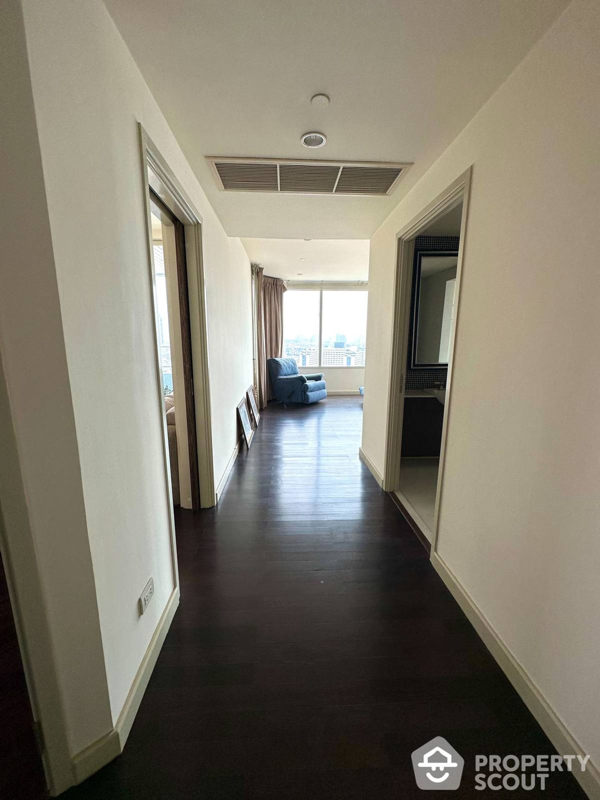 Condominium in Godown, Krung Thep Maha Nakhon 12814619