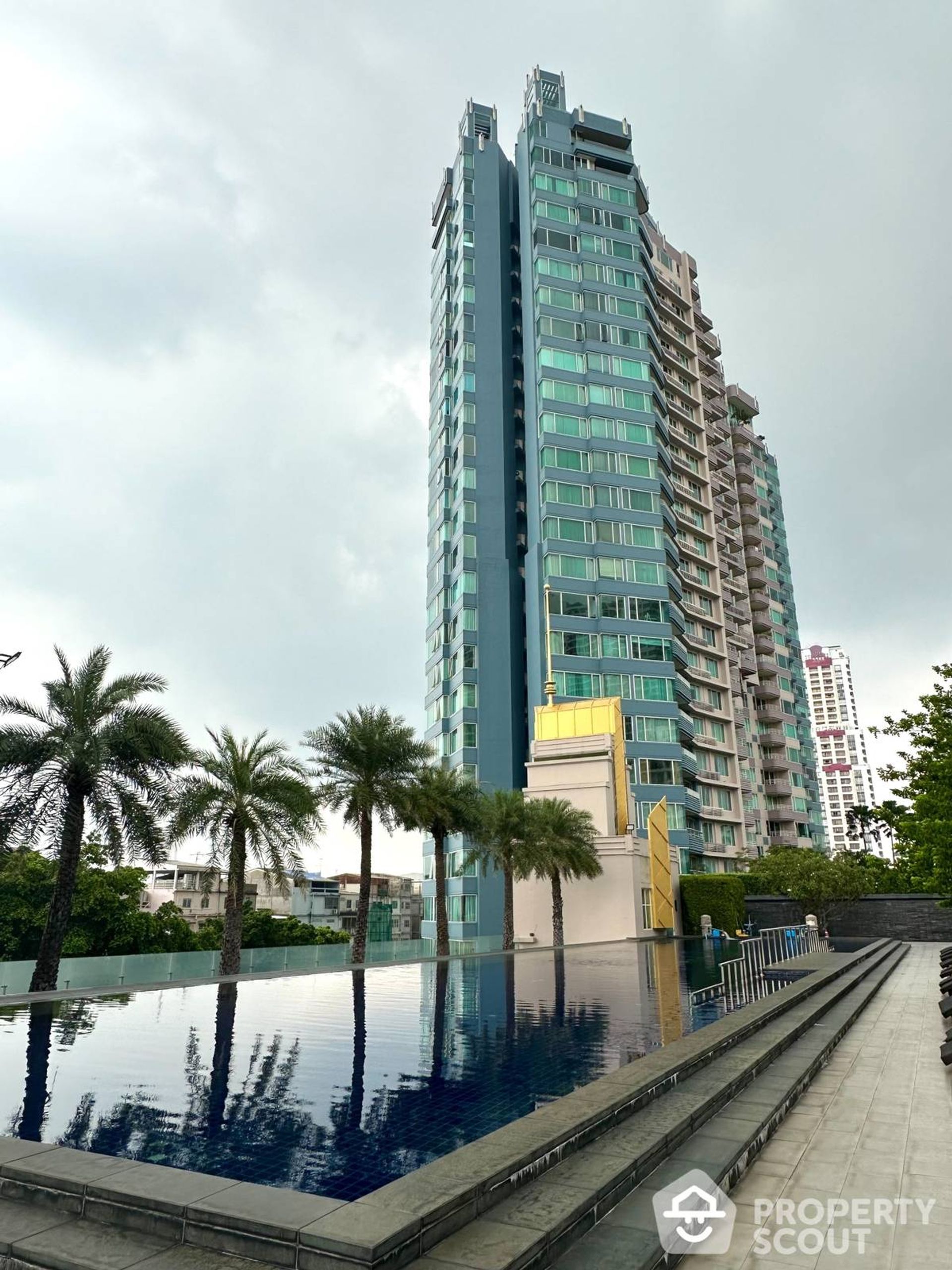 Condominium in Godown, Krung Thep Maha Nakhon 12814619