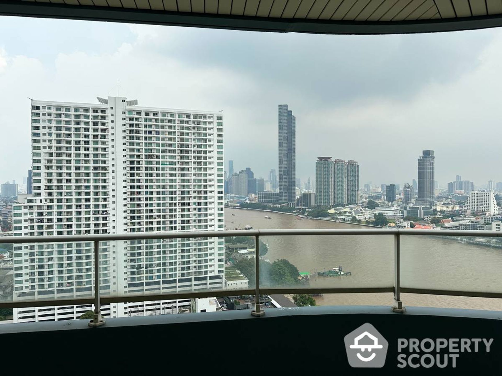 Condominium in Godown, Krung Thep Maha Nakhon 12814619