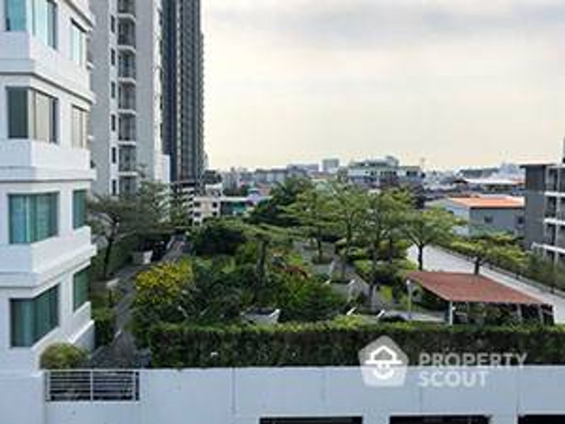 Condominium in Godown, Krung Thep Maha Nakhon 12814725