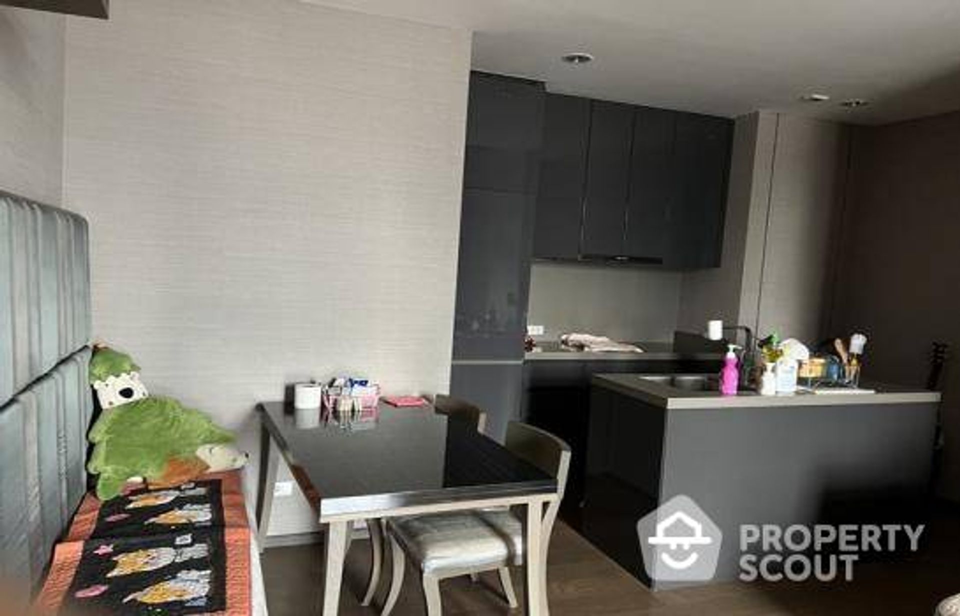 Condominium in Bang Rak, Krung Thep Maha Nakhon 12814743