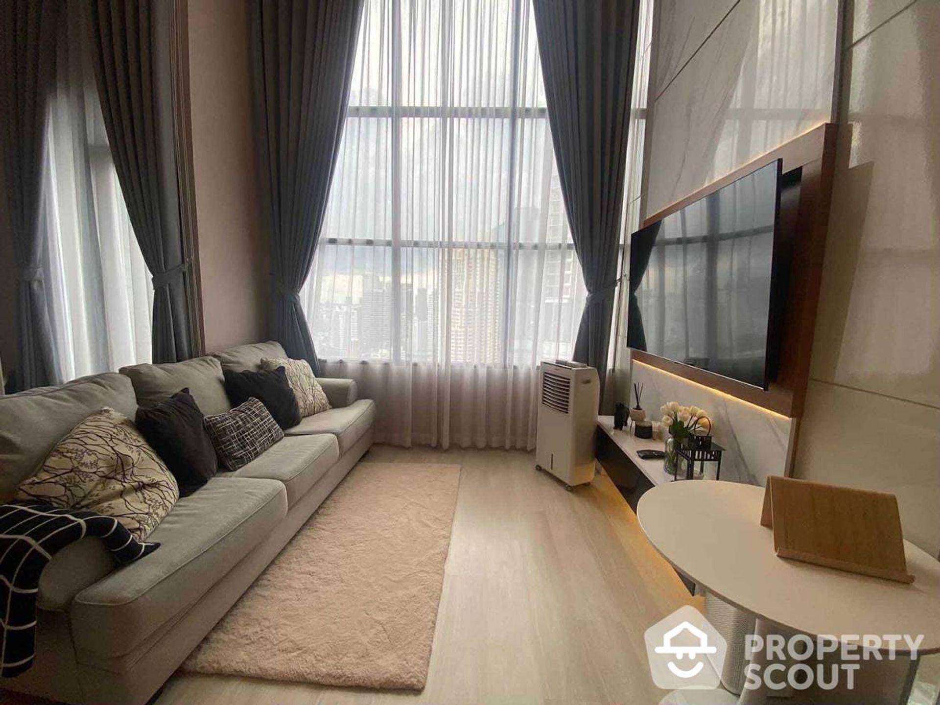 Condominium in Sathon, Krung Thep Maha Nakhon 12814816