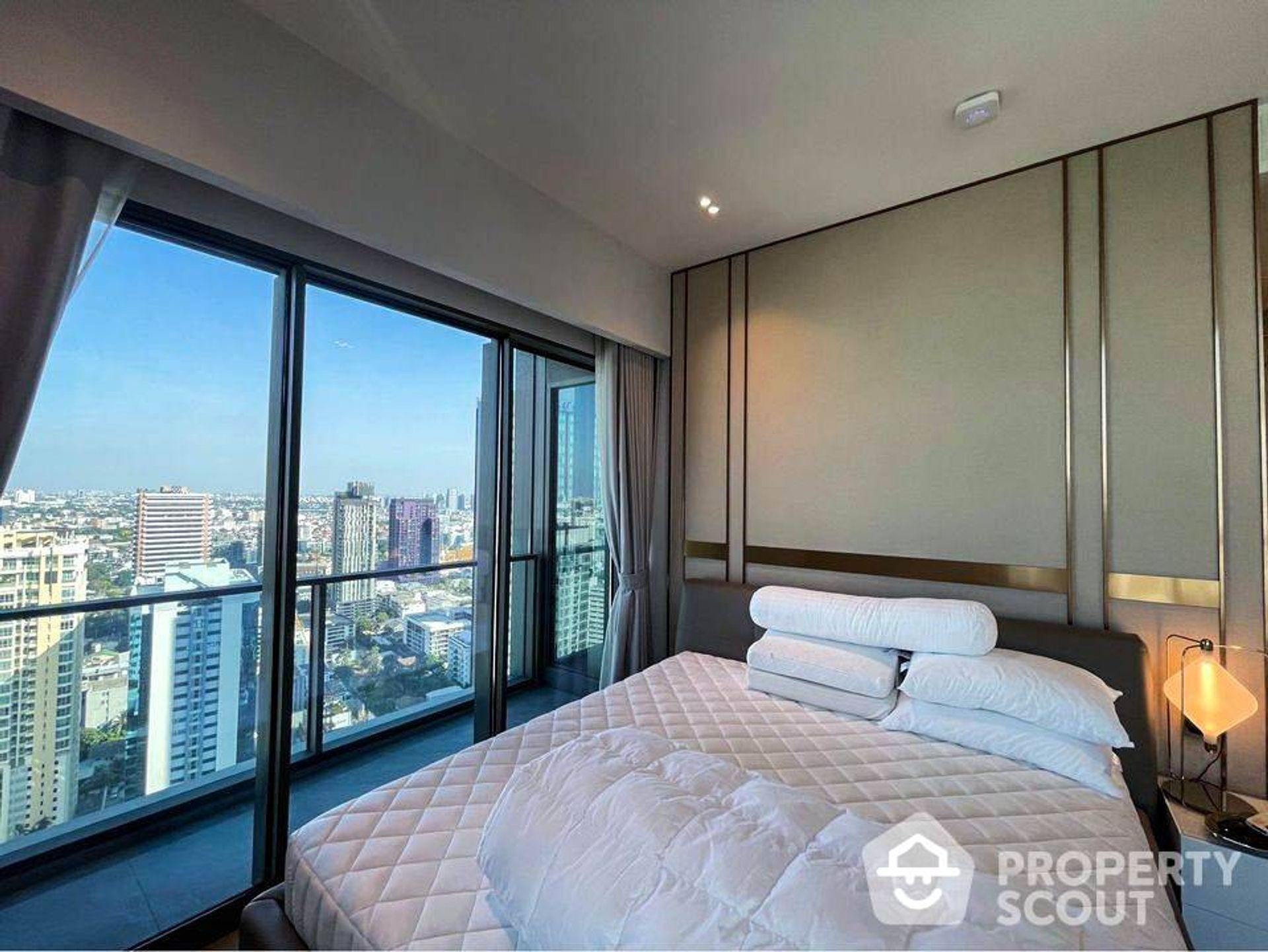 Condominium in Watthana, Krung Thep Maha Nakhon 12814829