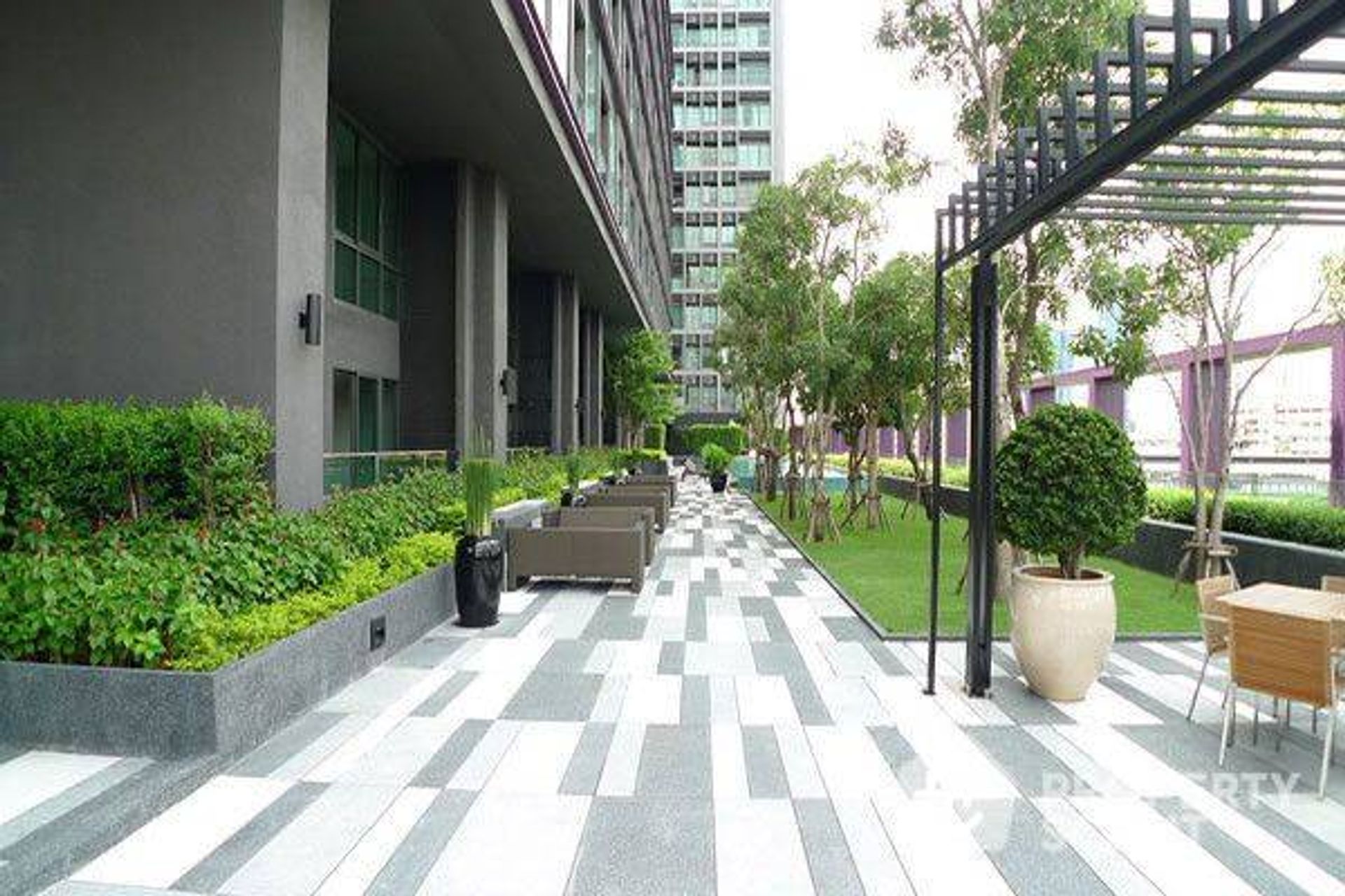 Condominium in Khlong Toei, Krung Thep Maha Nakhon 12814922