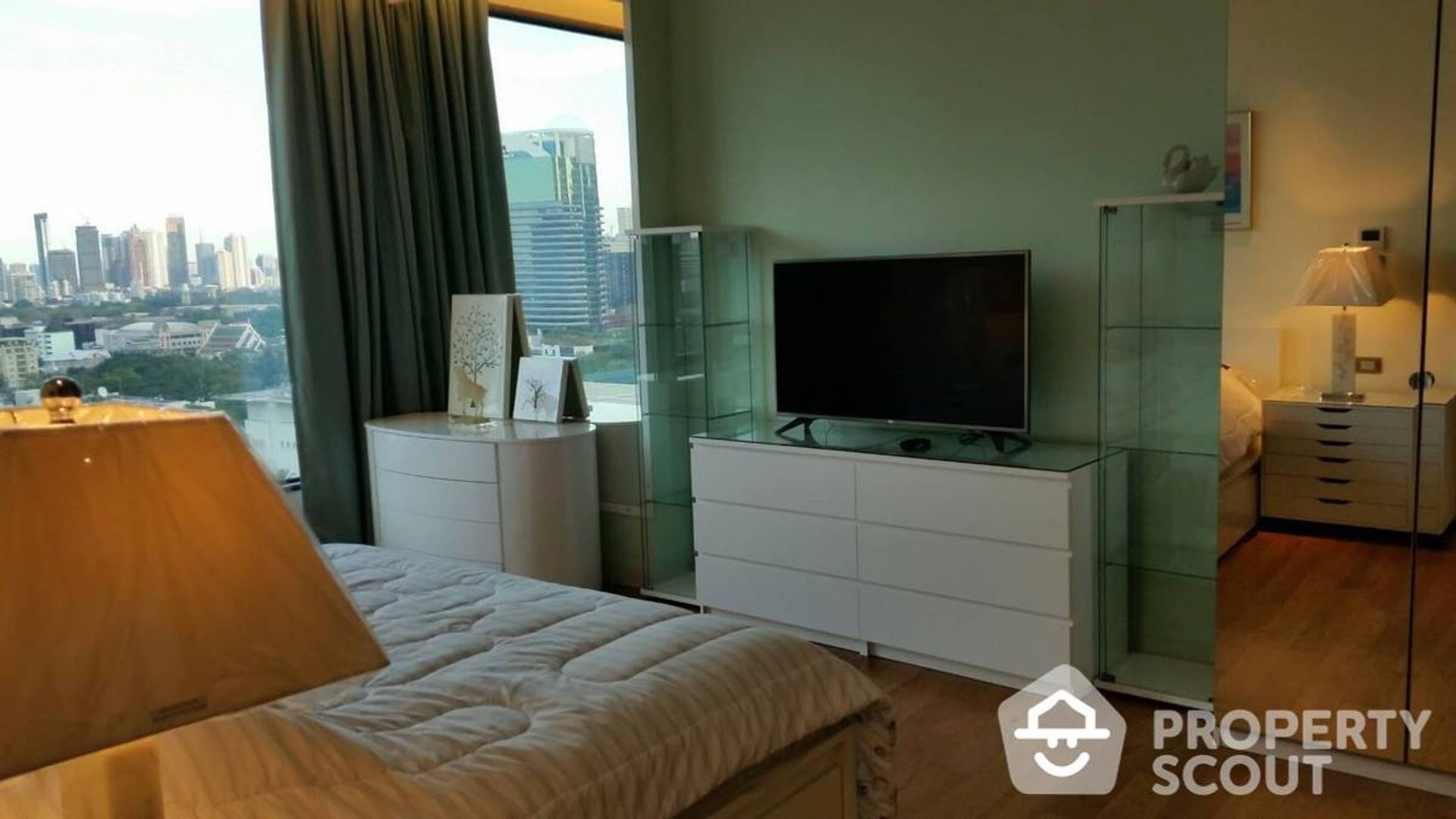 Condominium in Pathum Wan, Krung Thep Maha Nakhon 12815042