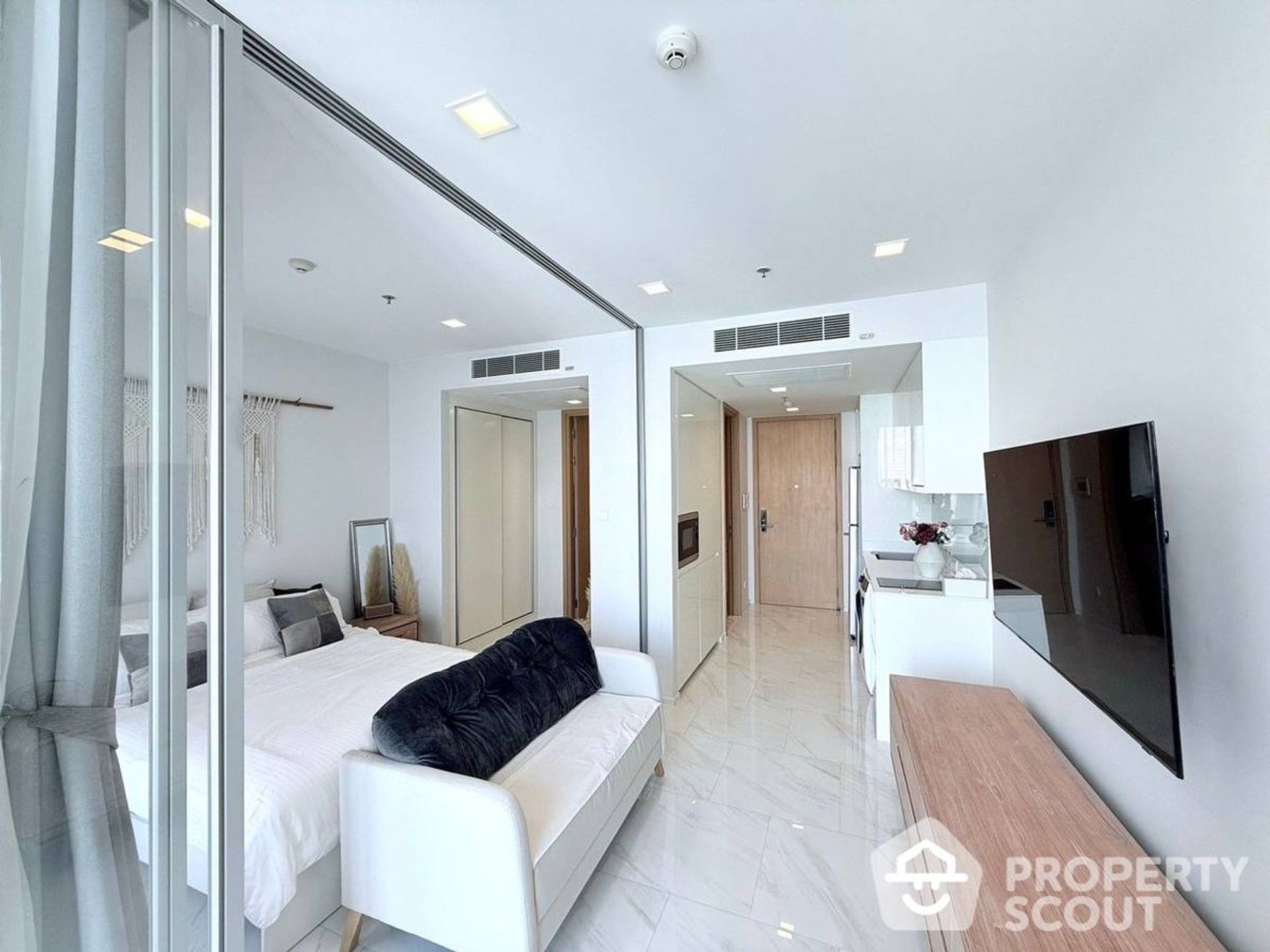 Condominium in Ban Na Lied, Krung Thep Maha Nakhon 12815063