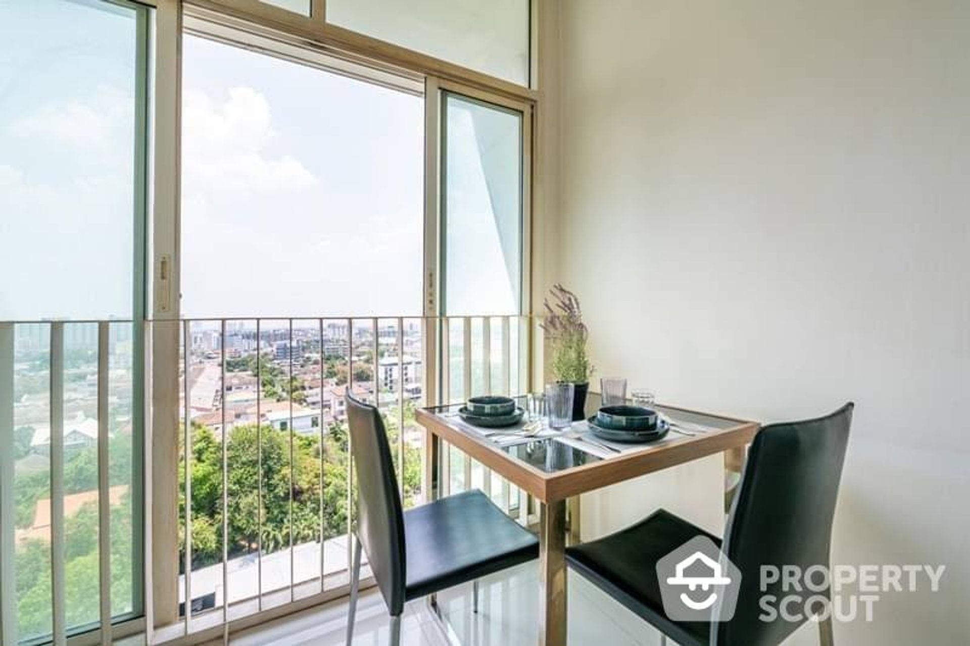 Condominium in Phra Khanong, Krung Thep Maha Nakhon 12815176