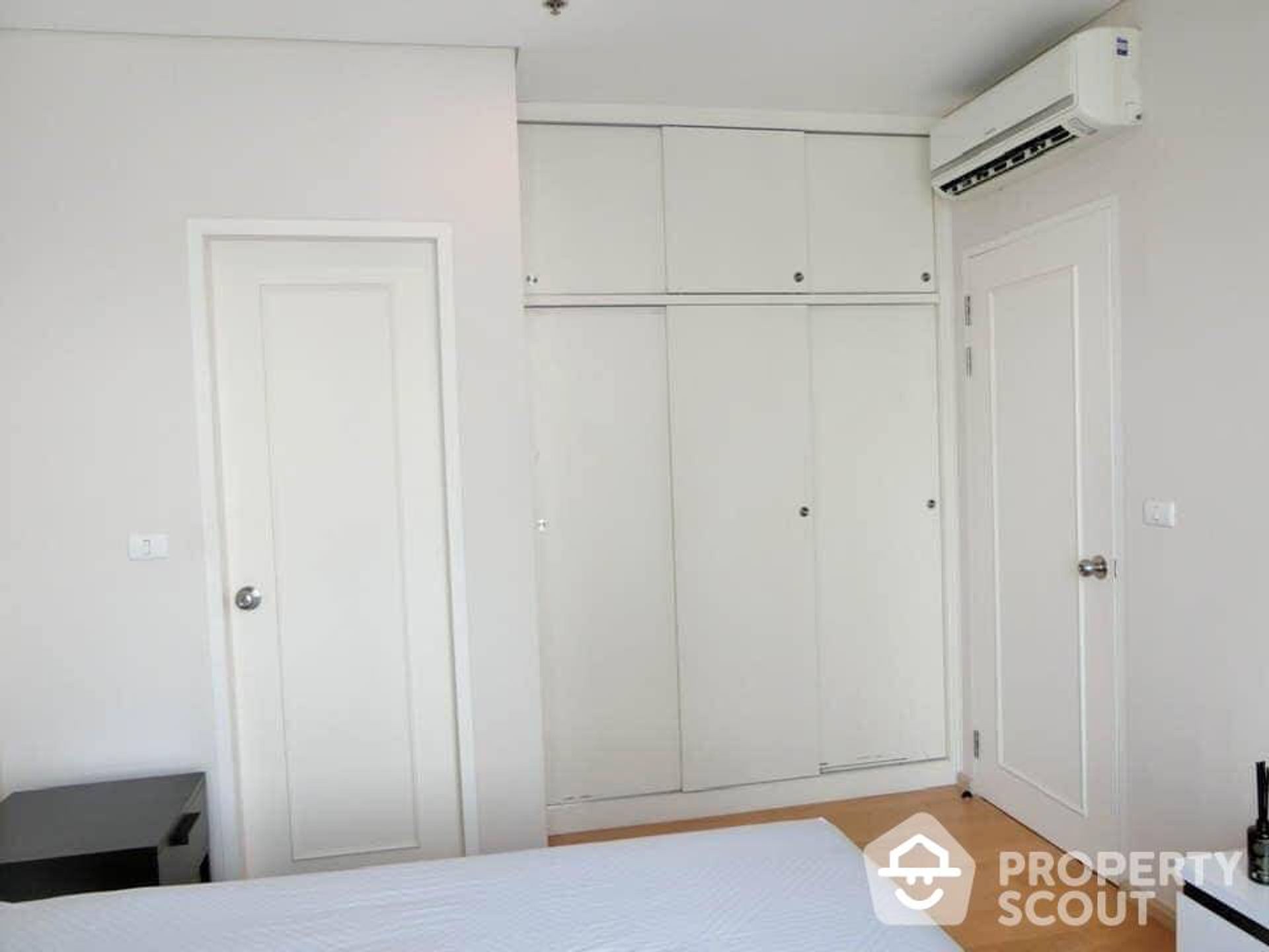 Condominium in Ban Na Lied, Krung Thep Maha Nakhon 12815226