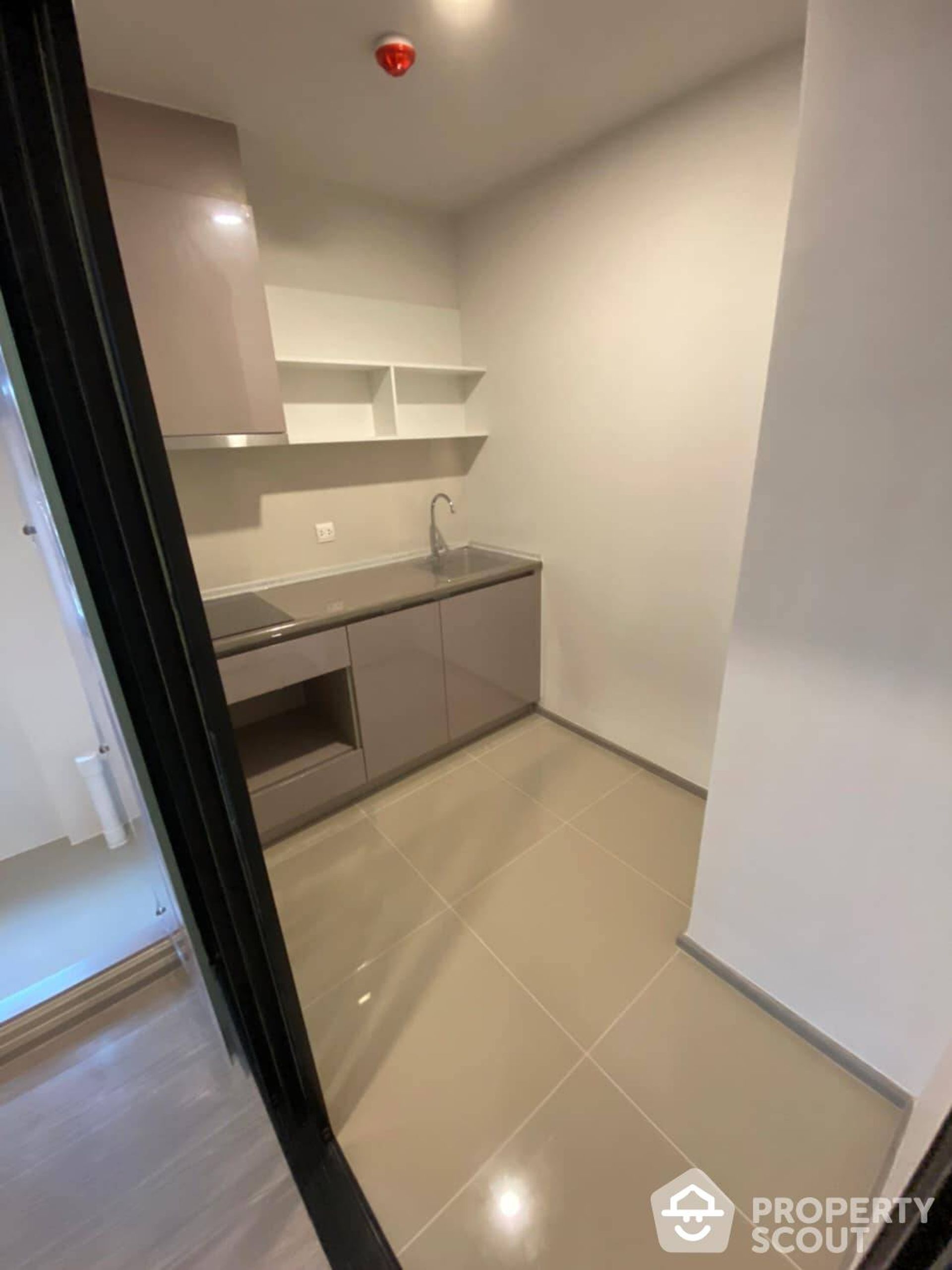 Condominium in Ban Na Song, Krung Thep Maha Nakhon 12815287