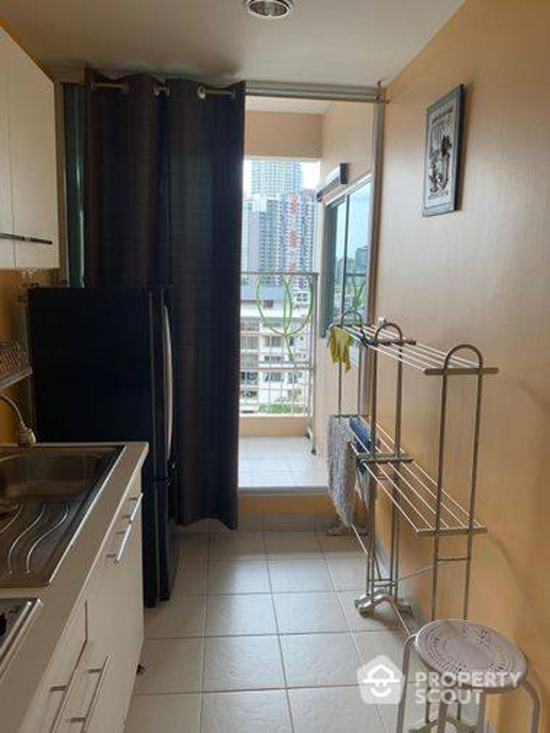 Condominium in Watthana, Krung Thep Maha Nakhon 12815343