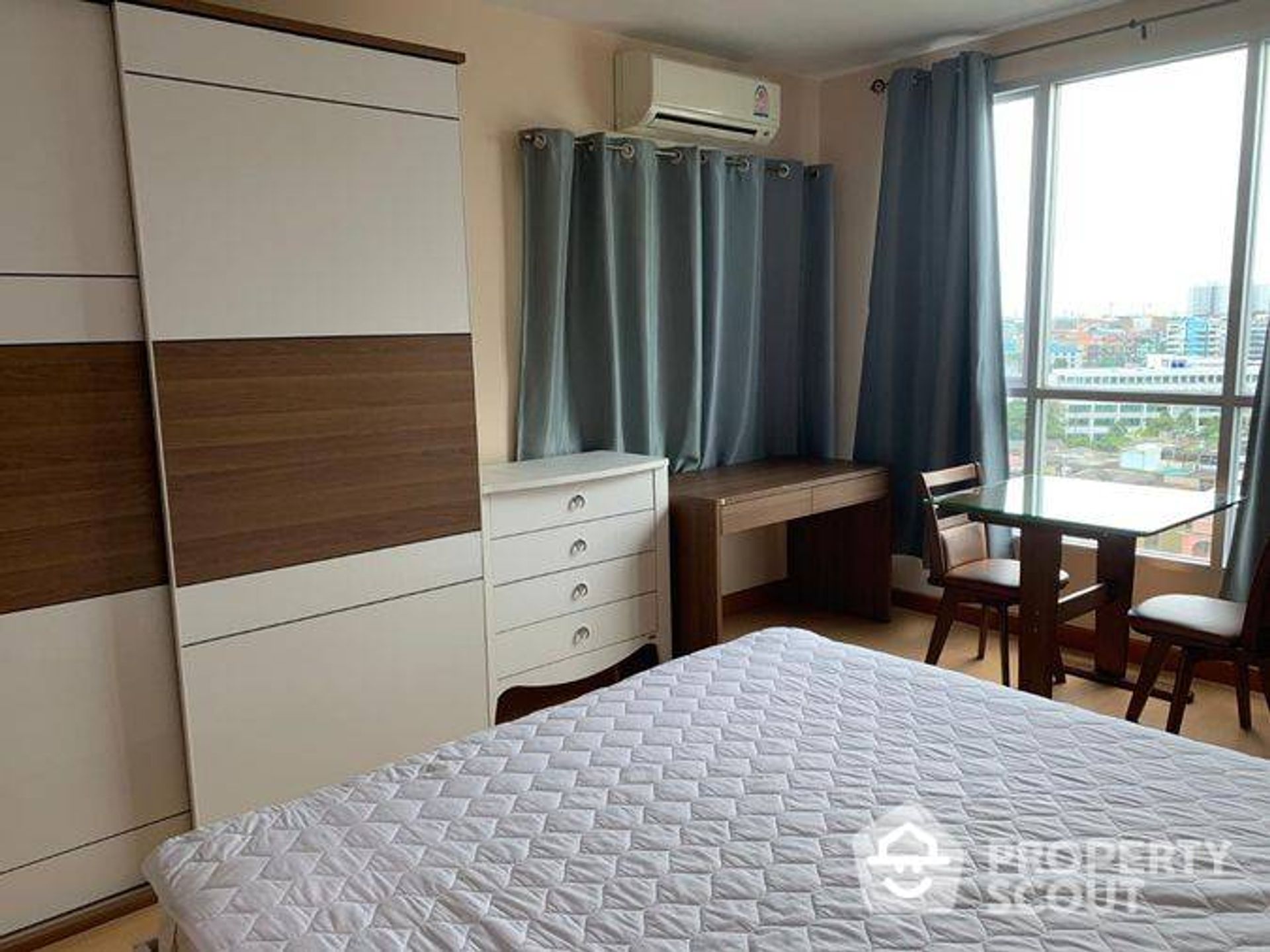 Condominium in Watthana, Krung Thep Maha Nakhon 12815343