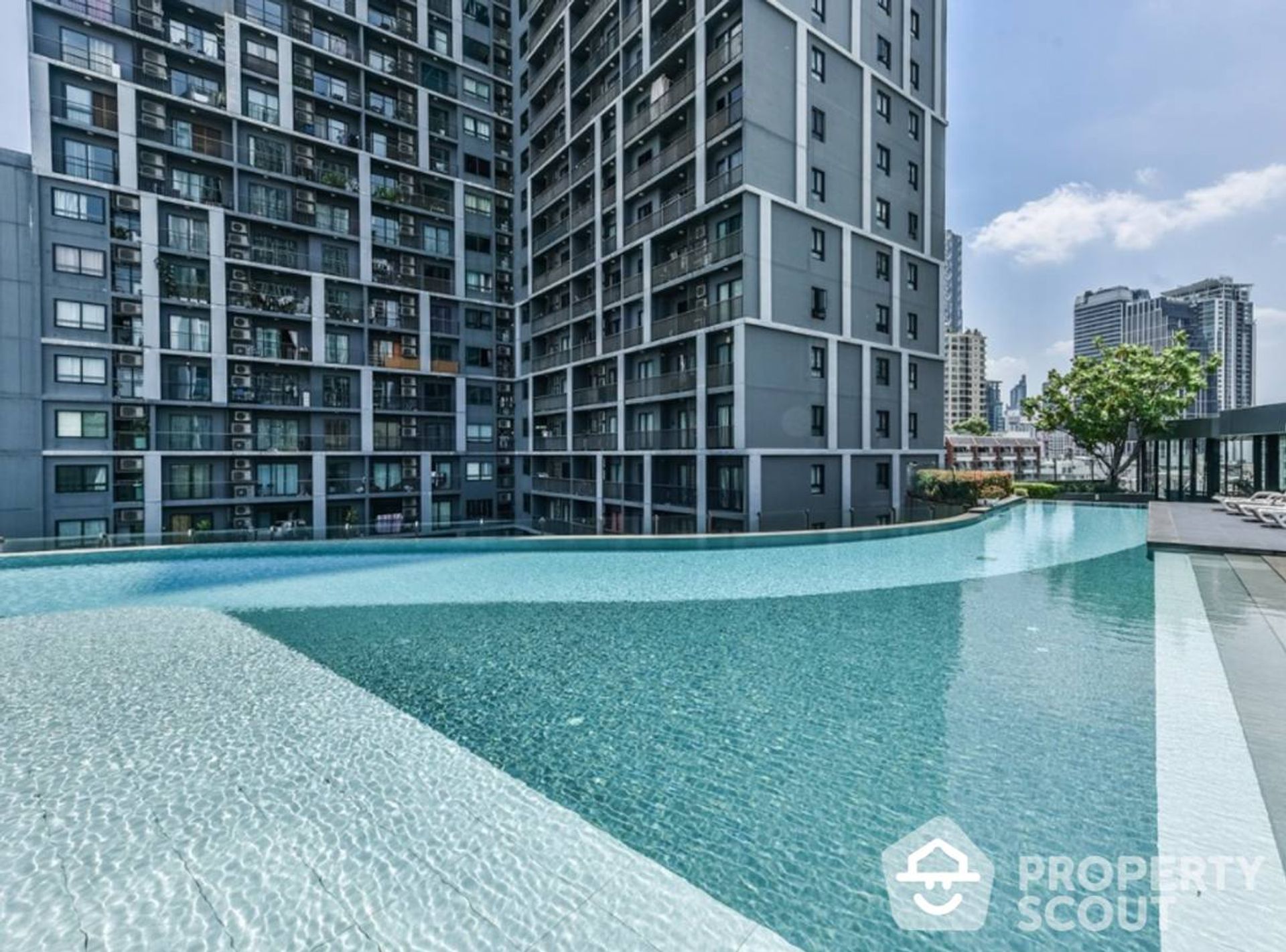 Condominium in Sathon, Krung Thep Maha Nakhon 12815400