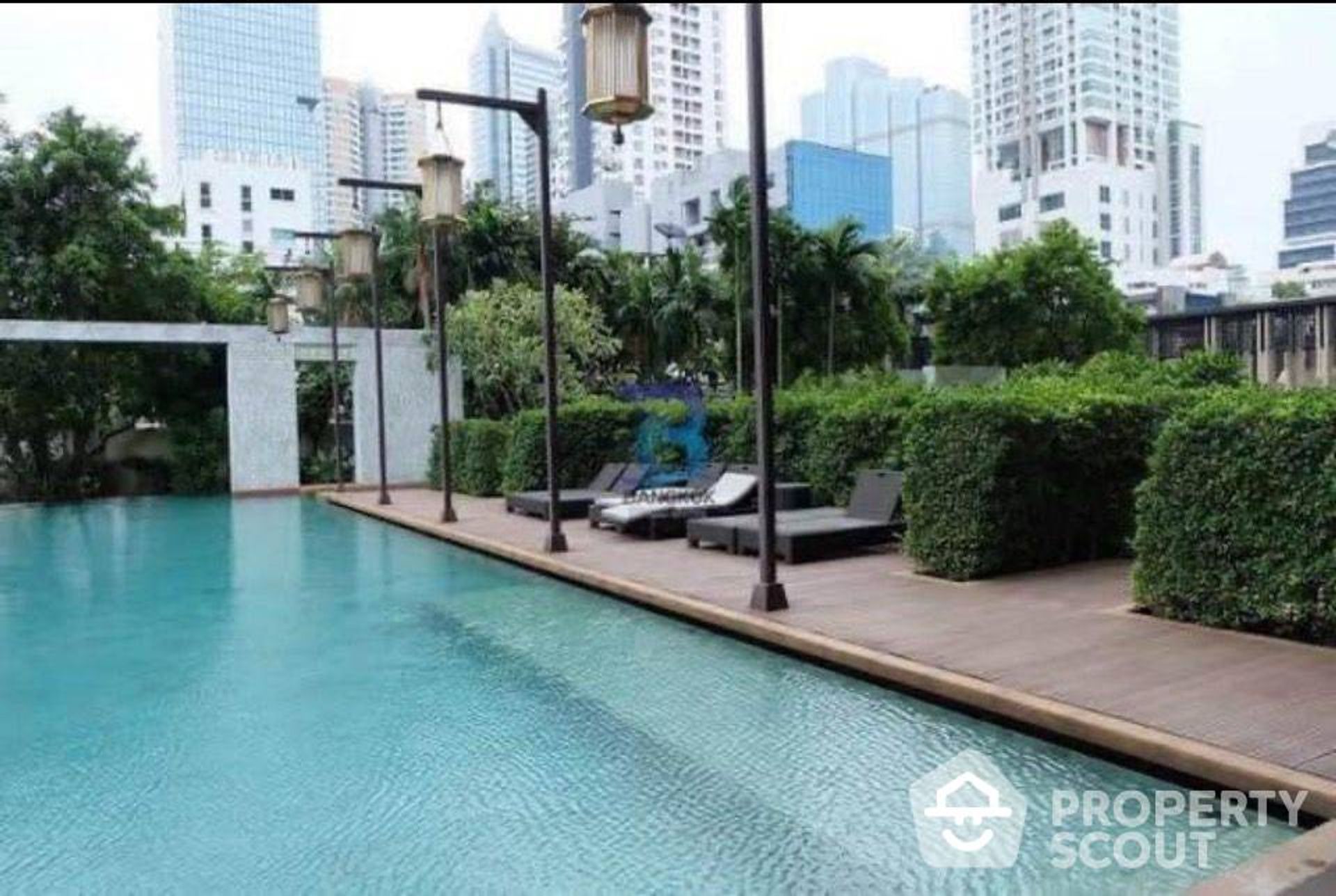 Condominium in Bang Rak, Krung Thep Maha Nakhon 12815408