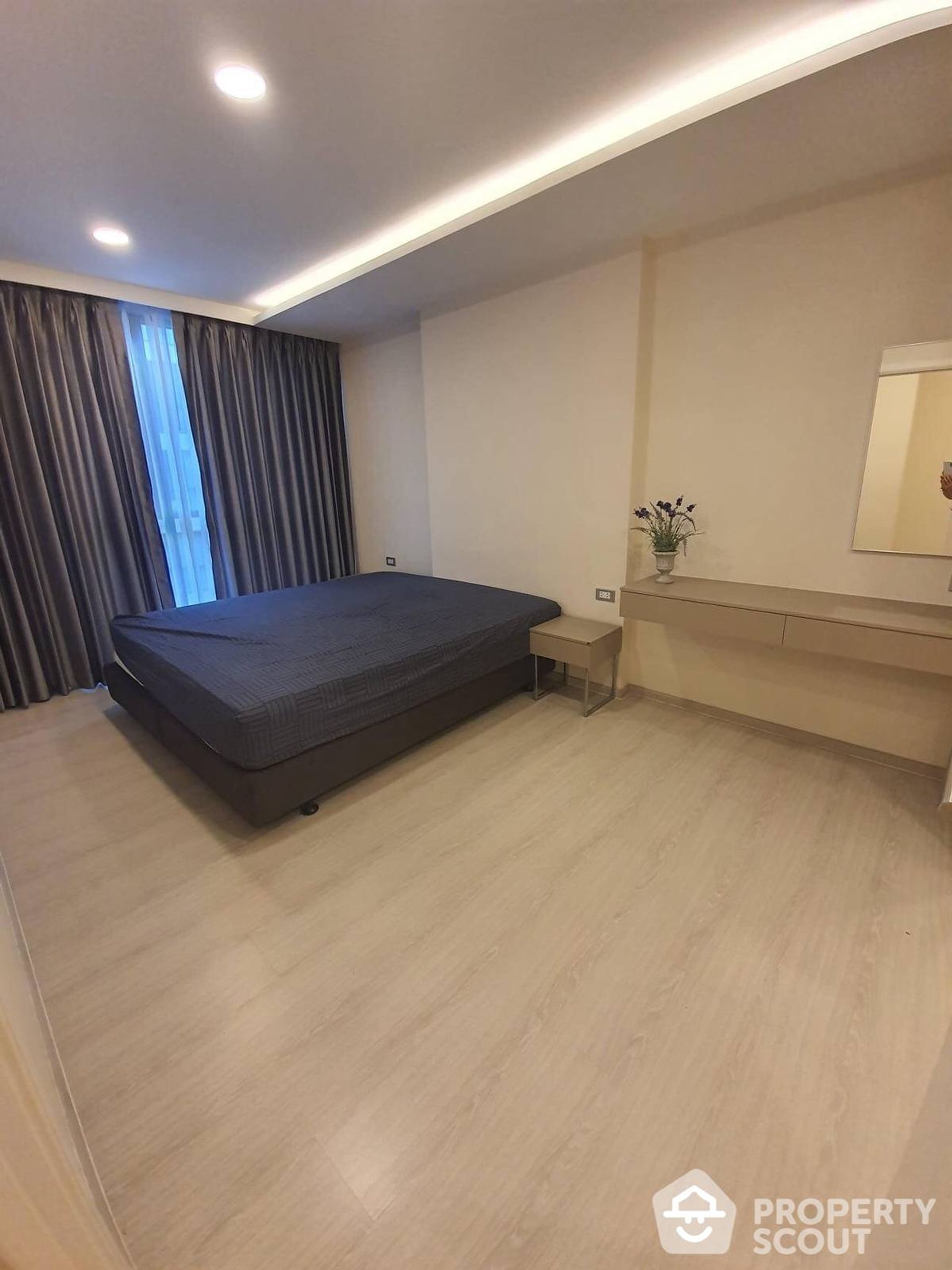 Condominium in Khlong Toei, Krung Thep Maha Nakhon 12815550