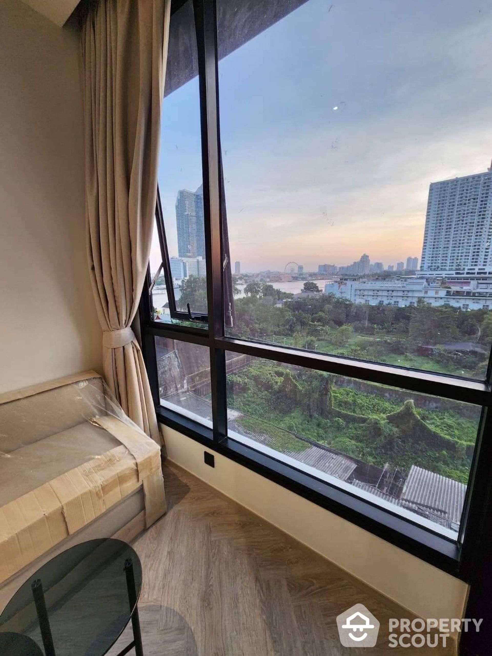 Condominium in Godown, Krung Thep Maha Nakhon 12815572