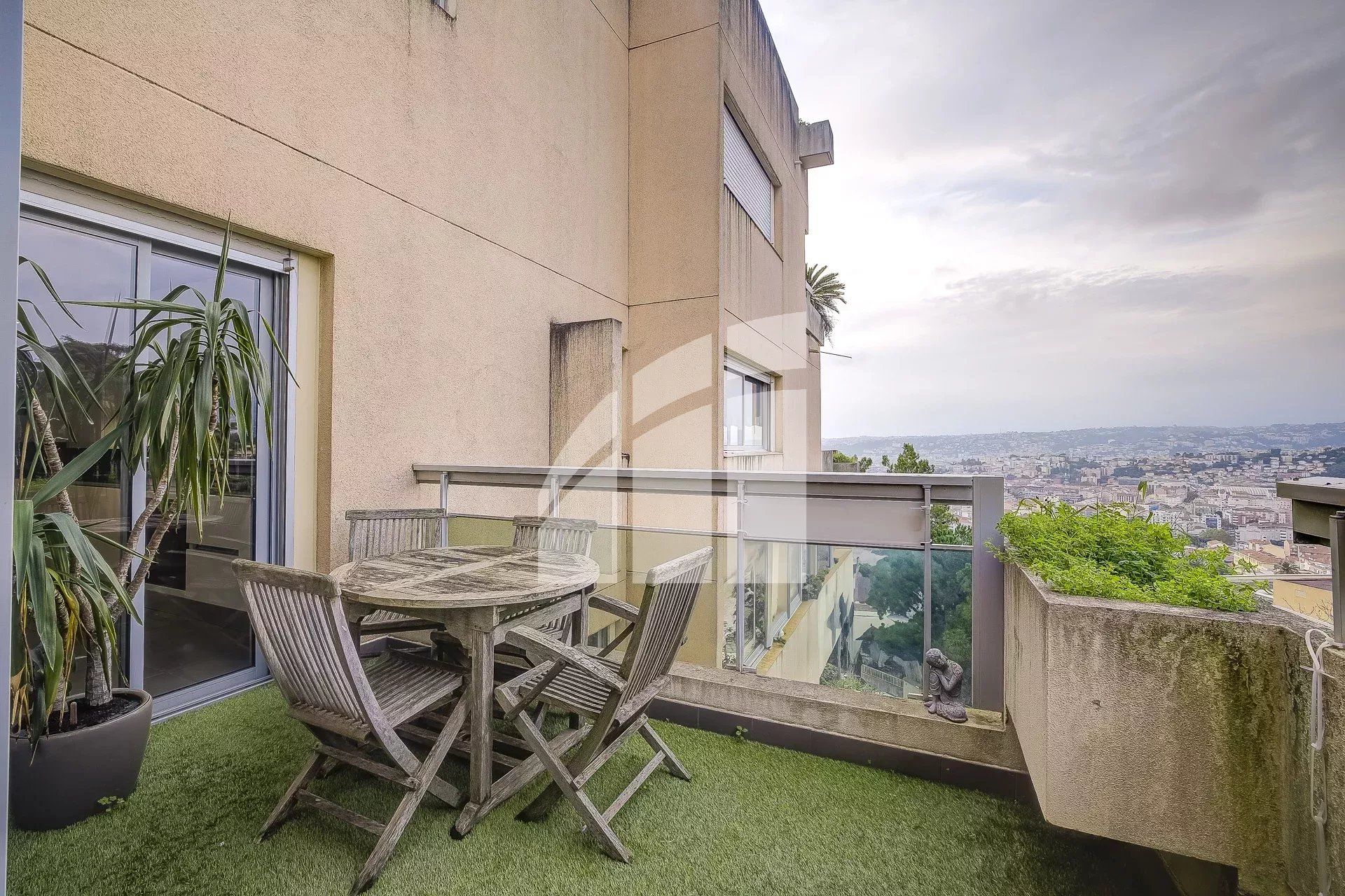 Condominium dans Nice, Alpes-Maritimes 12816353