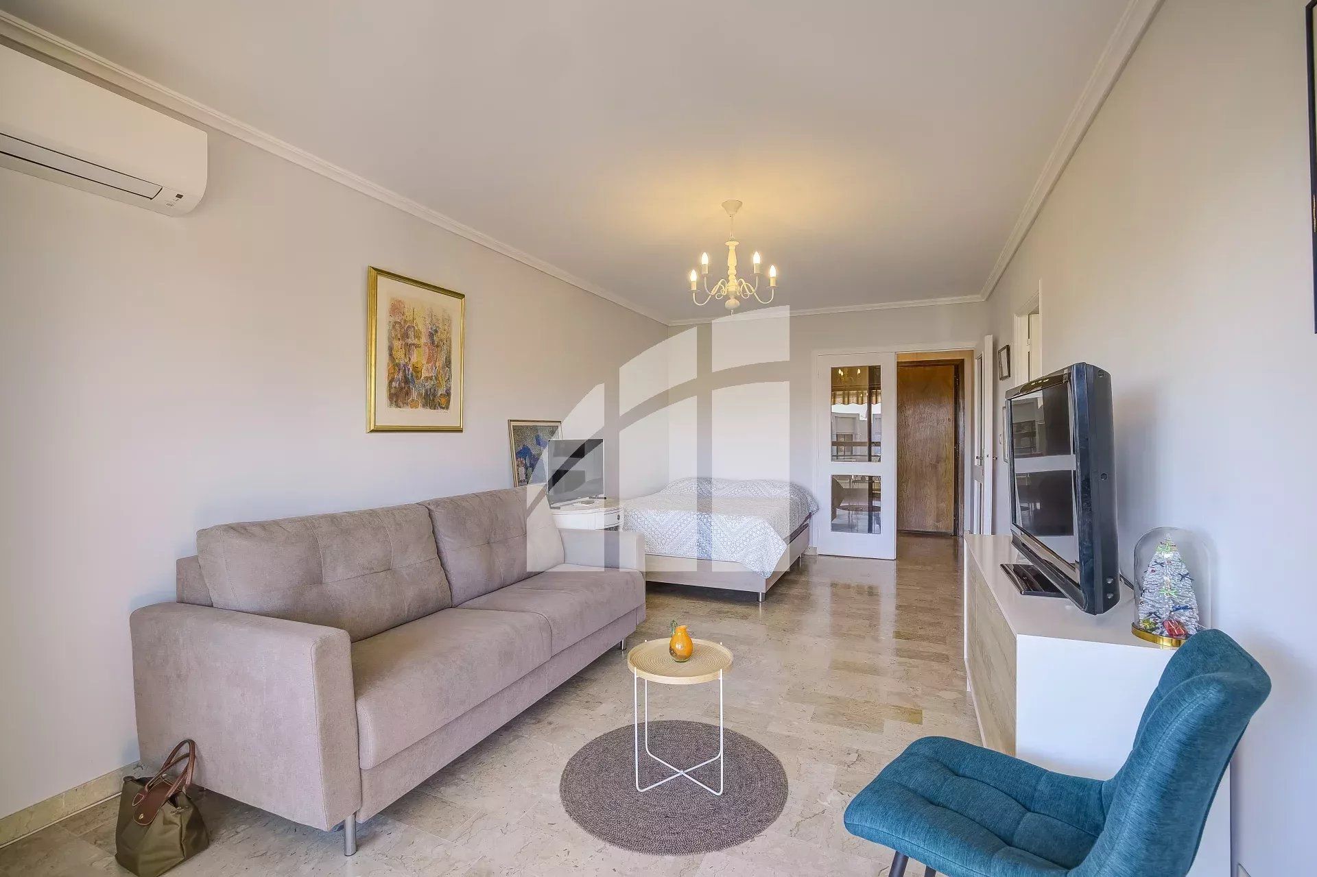 Condominium in Nice, Alpes-Maritimes 12816370