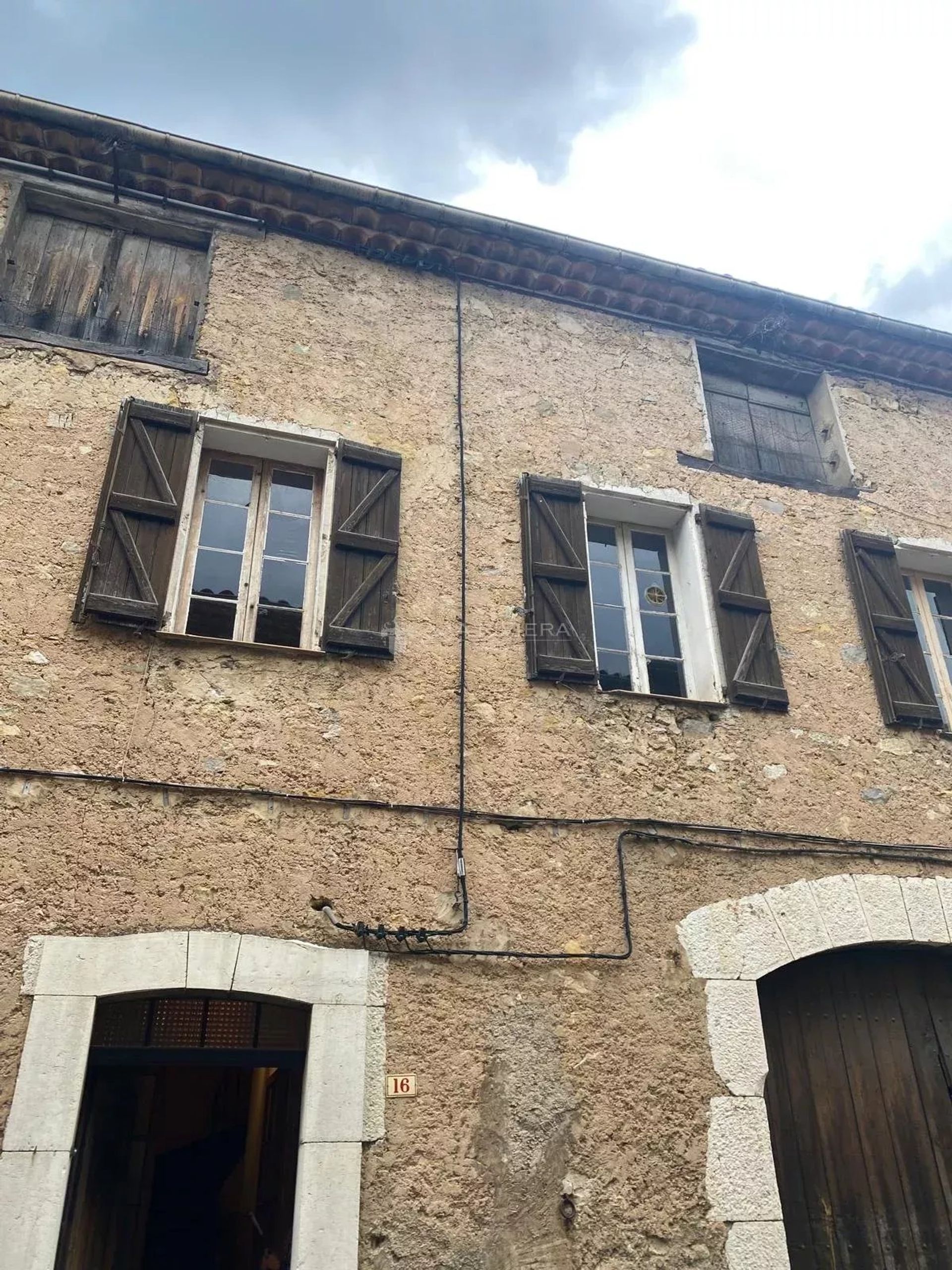 casa en Montessut, Auvergne-Rhone-Alpes 12816423