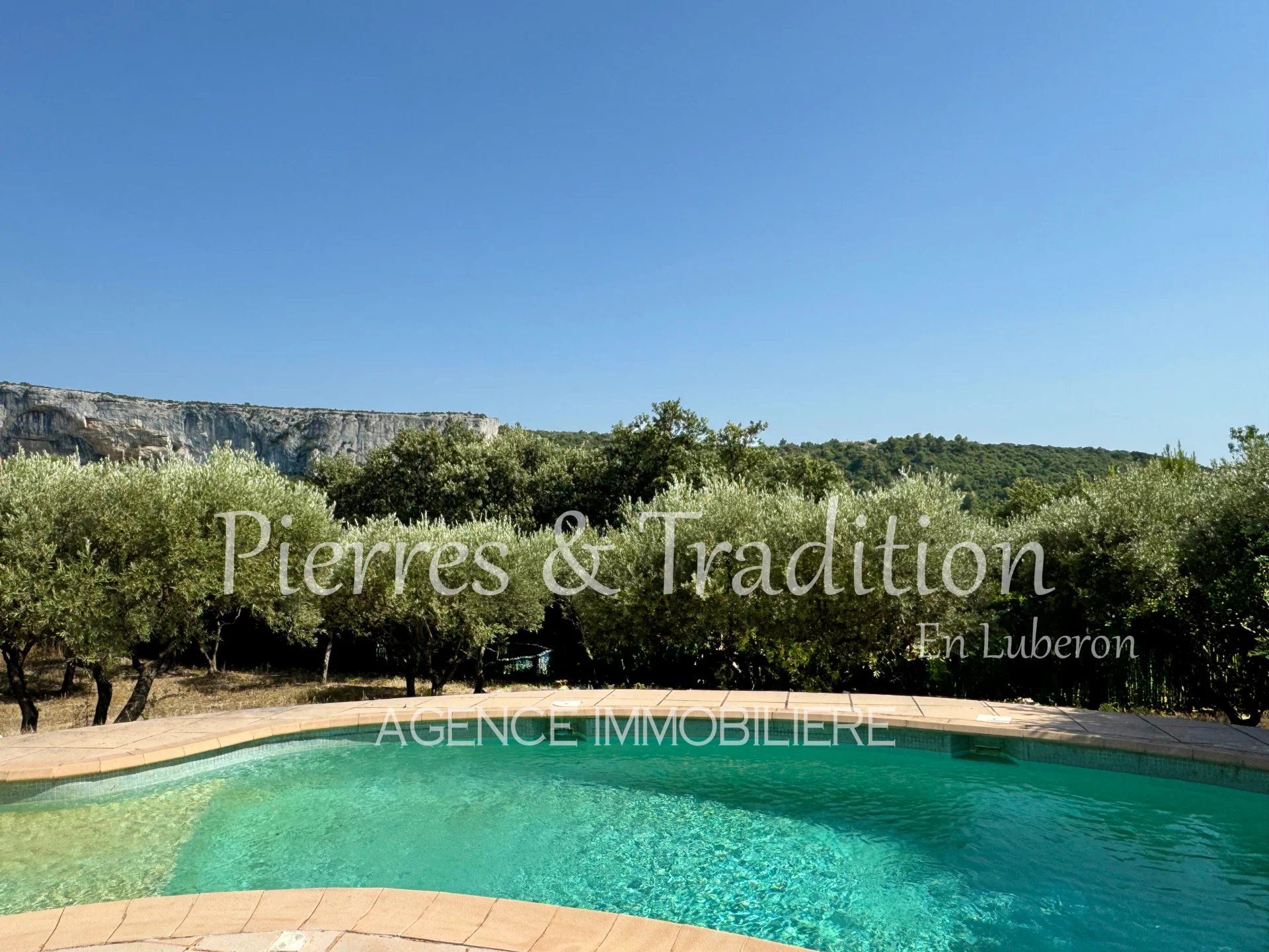 Rumah di Lioux, Provence-Alpes-Cote d'Azur 12816431