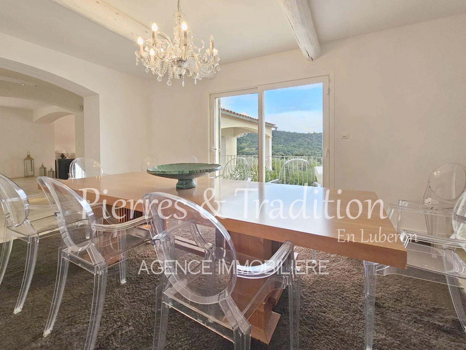 Rumah di Lioux, Provence-Alpes-Cote d'Azur 12816431