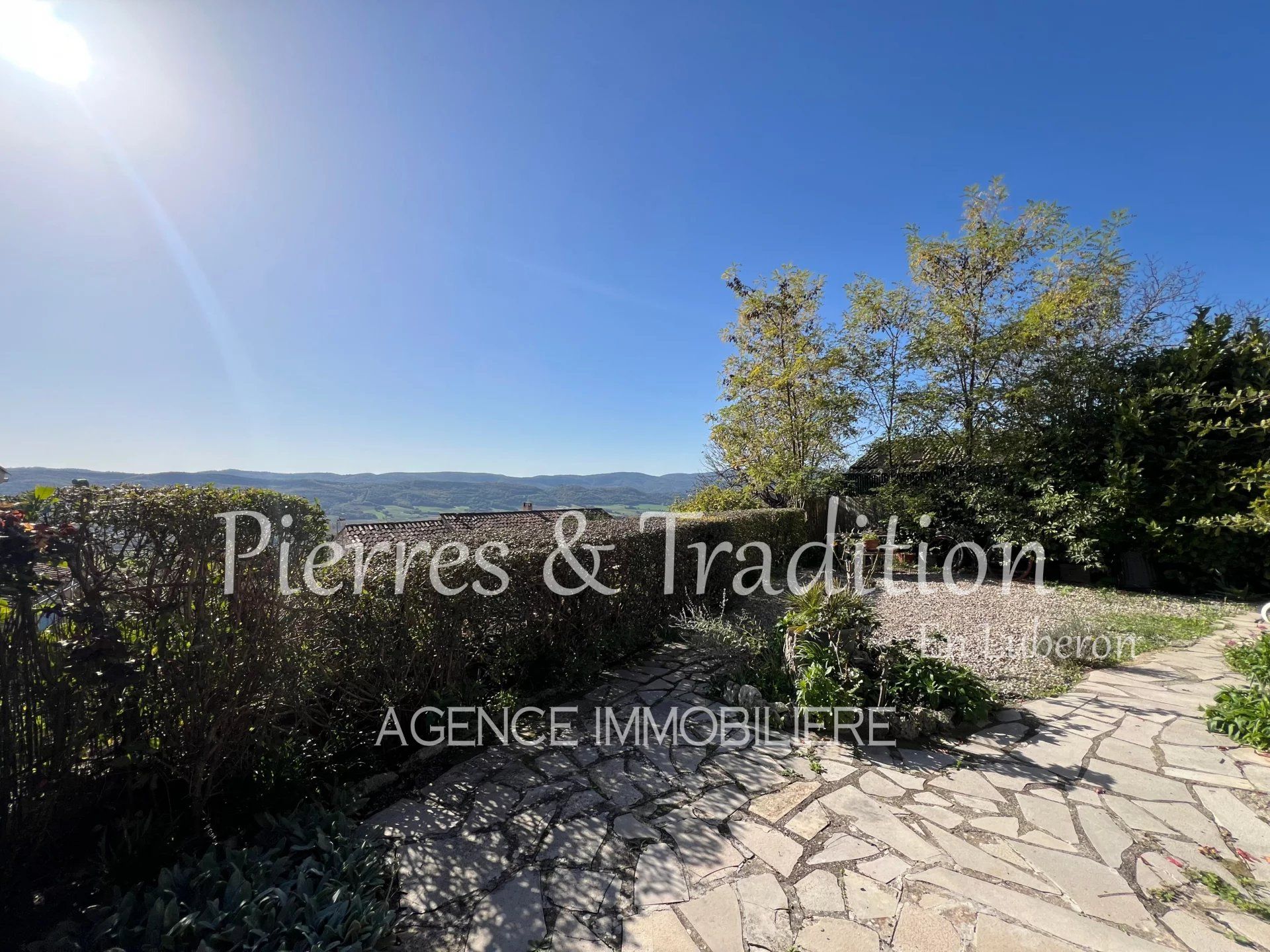 Dom w Reillanne, Alpes-de-Haute-Provence 12816434