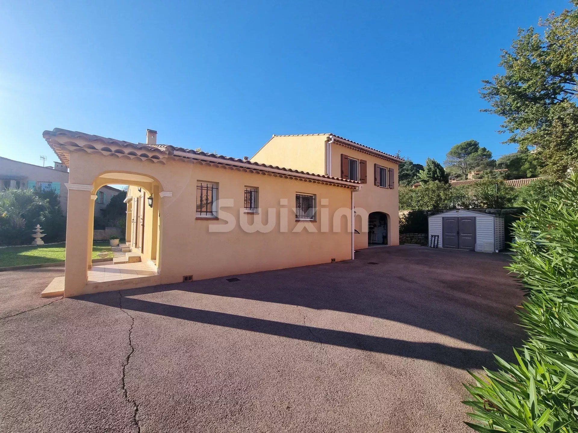 Hus i Montfort-sur-Argens, Provence-Alpes-Cote d'Azur 12816596